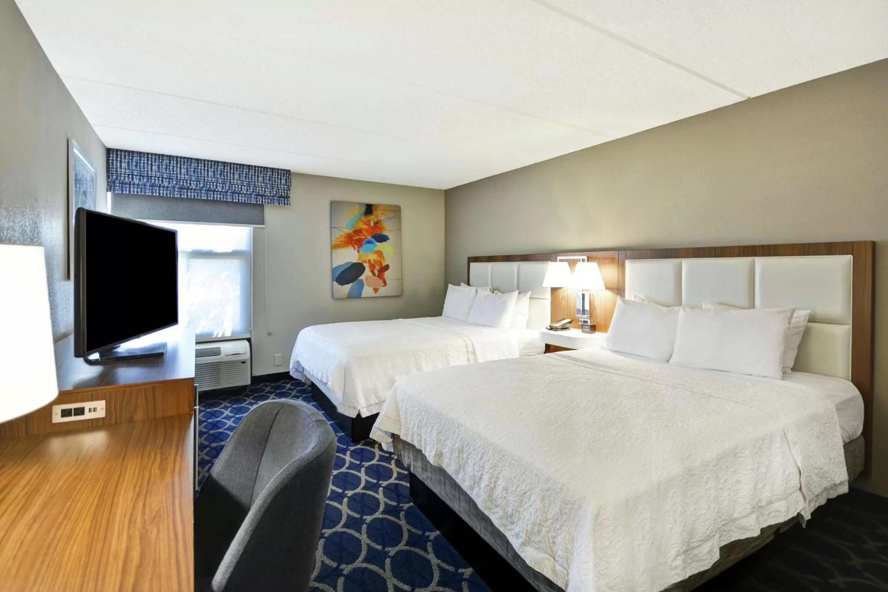 Bedroom, Bed in Hampton Inn Auburn