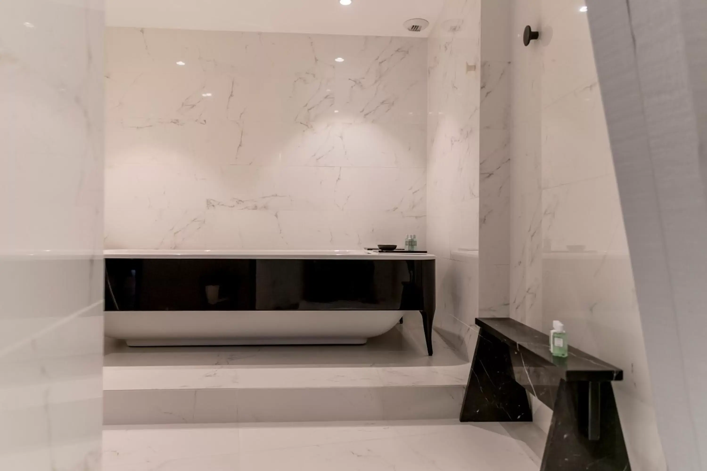 Bathroom in Yndo Hôtel