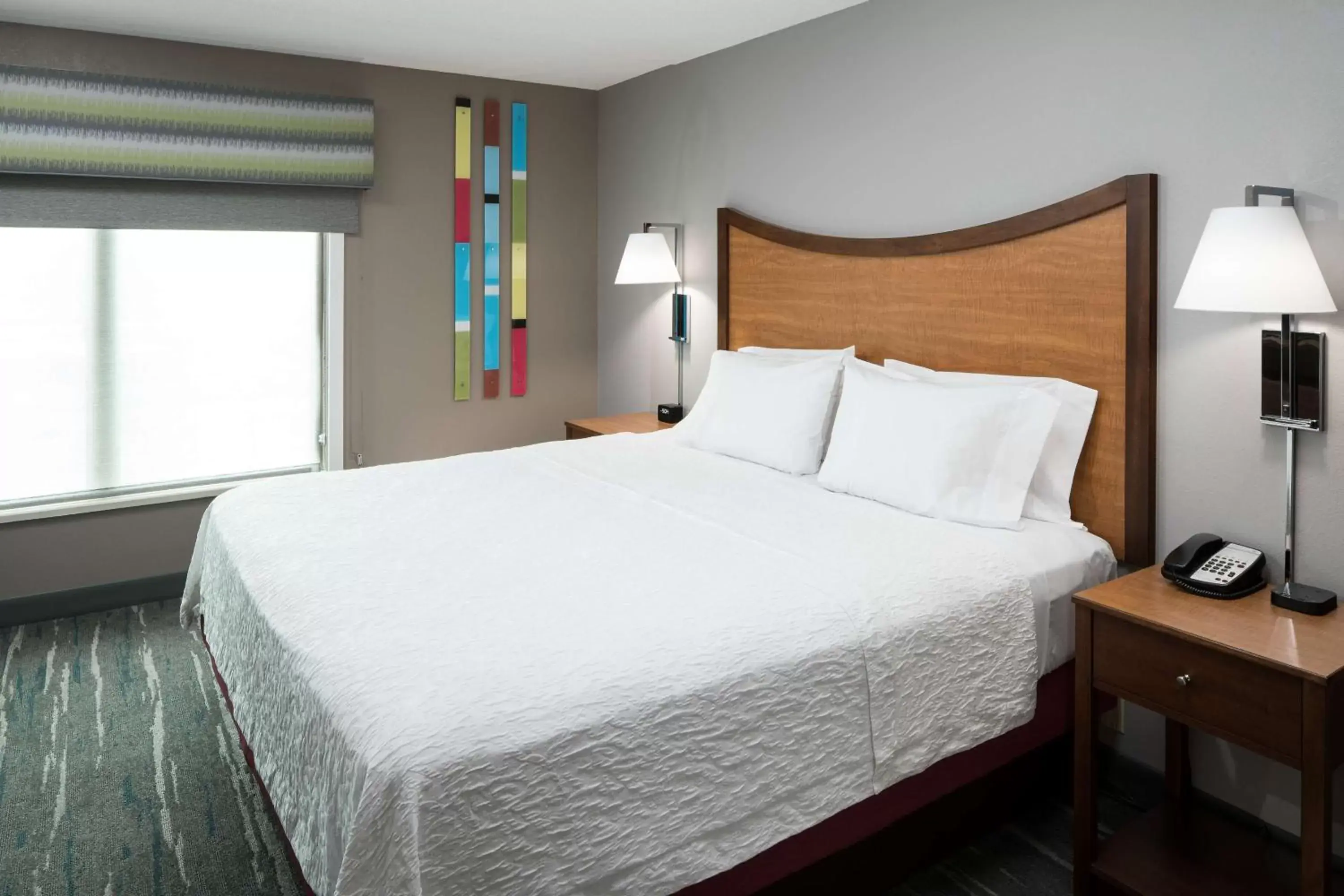 Bed in Hampton Inn & Suites Chicago North Shore