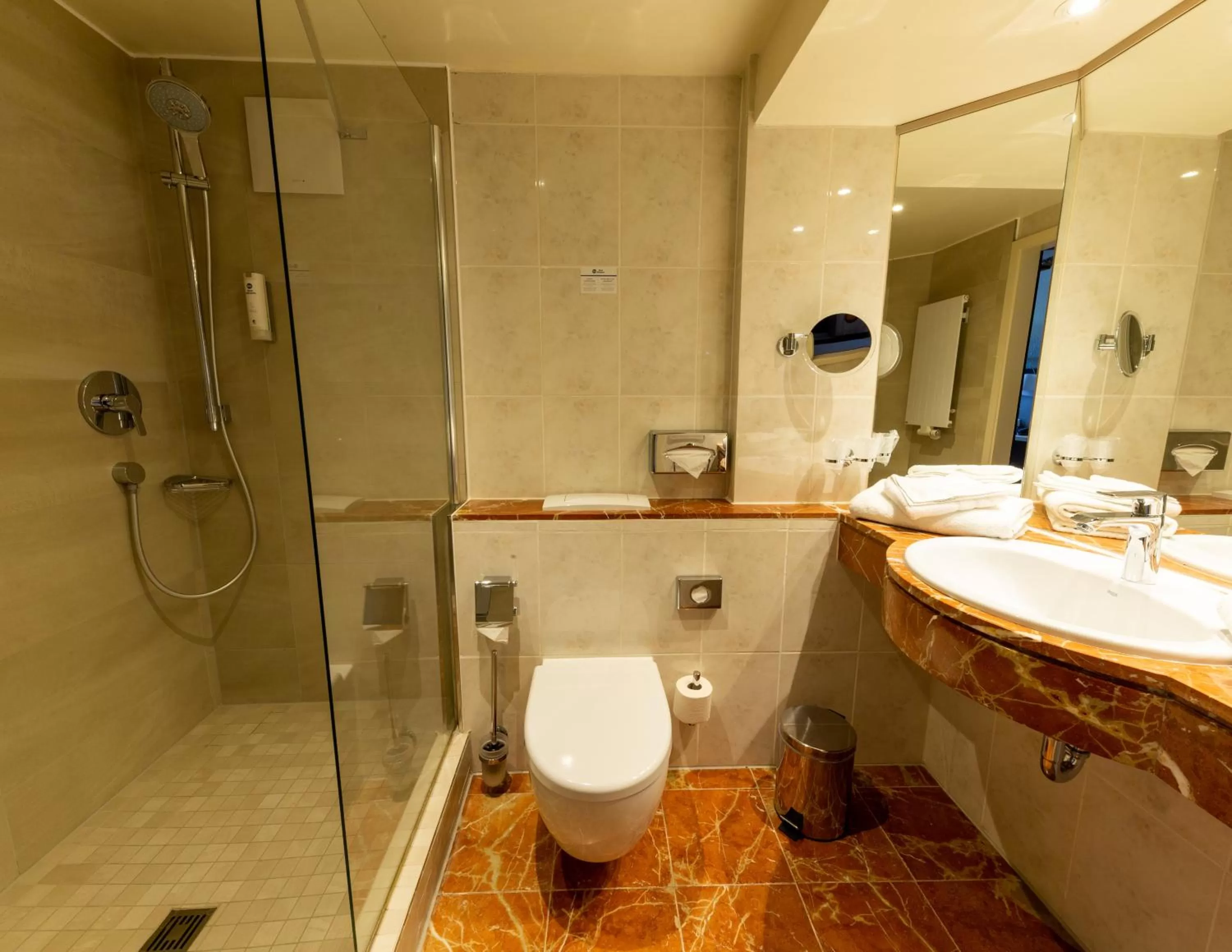 Shower in Best Western Hotel Schlossmühle Quedlinburg