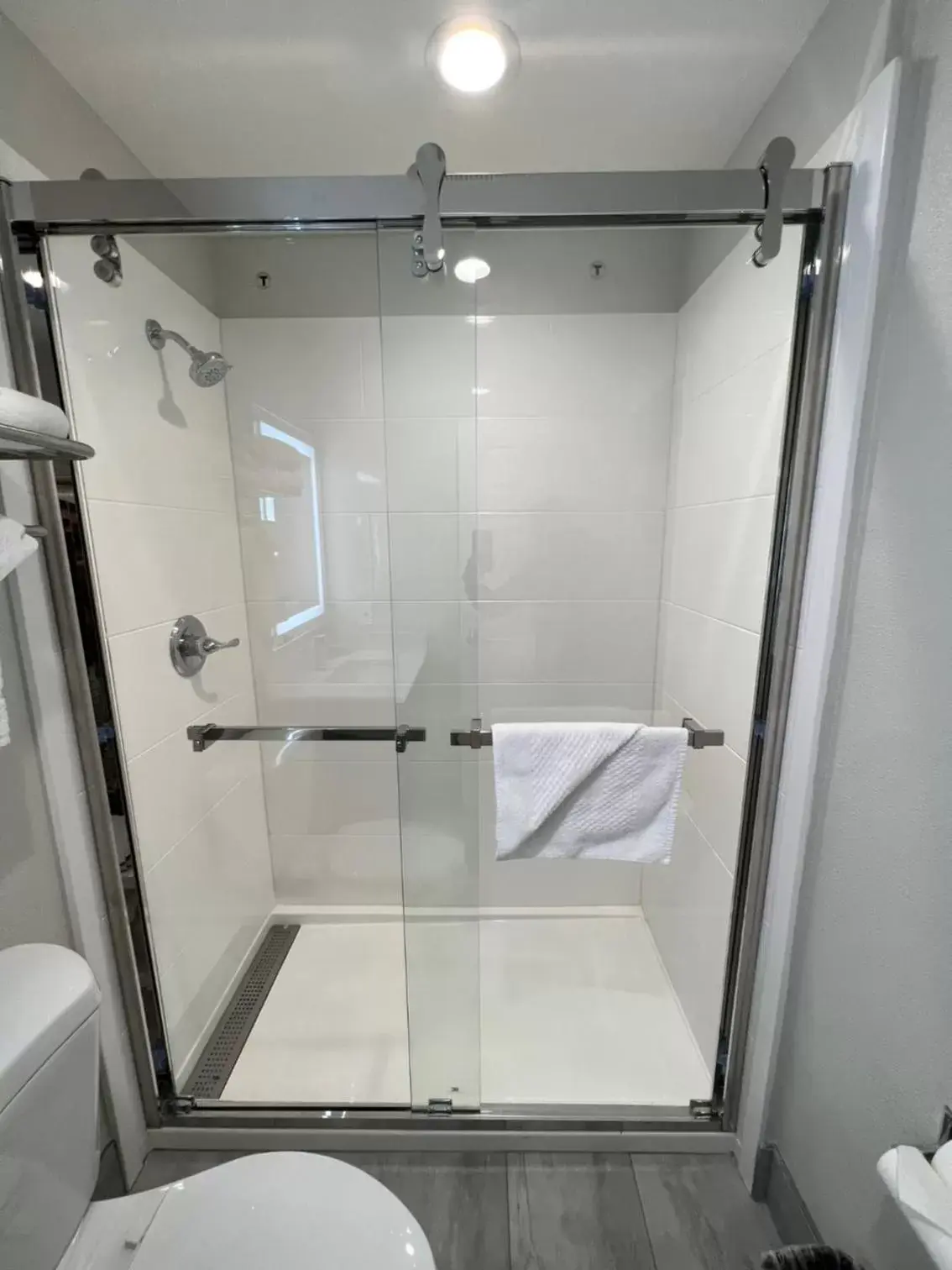 Shower, Bathroom in Econo Lodge Tracy I-205