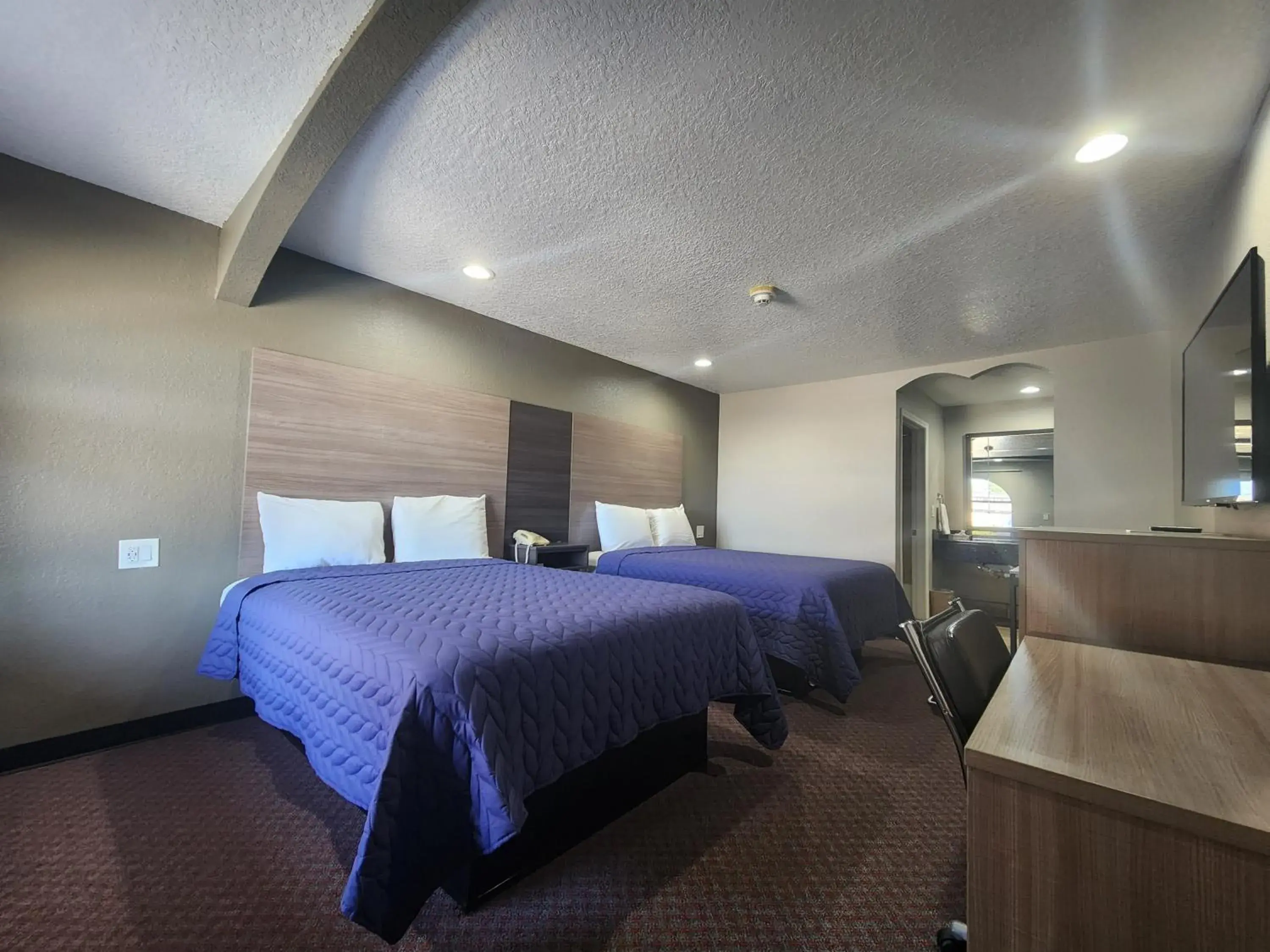 Photo of the whole room, Bed in Scottish Inn and Suites Beaumont