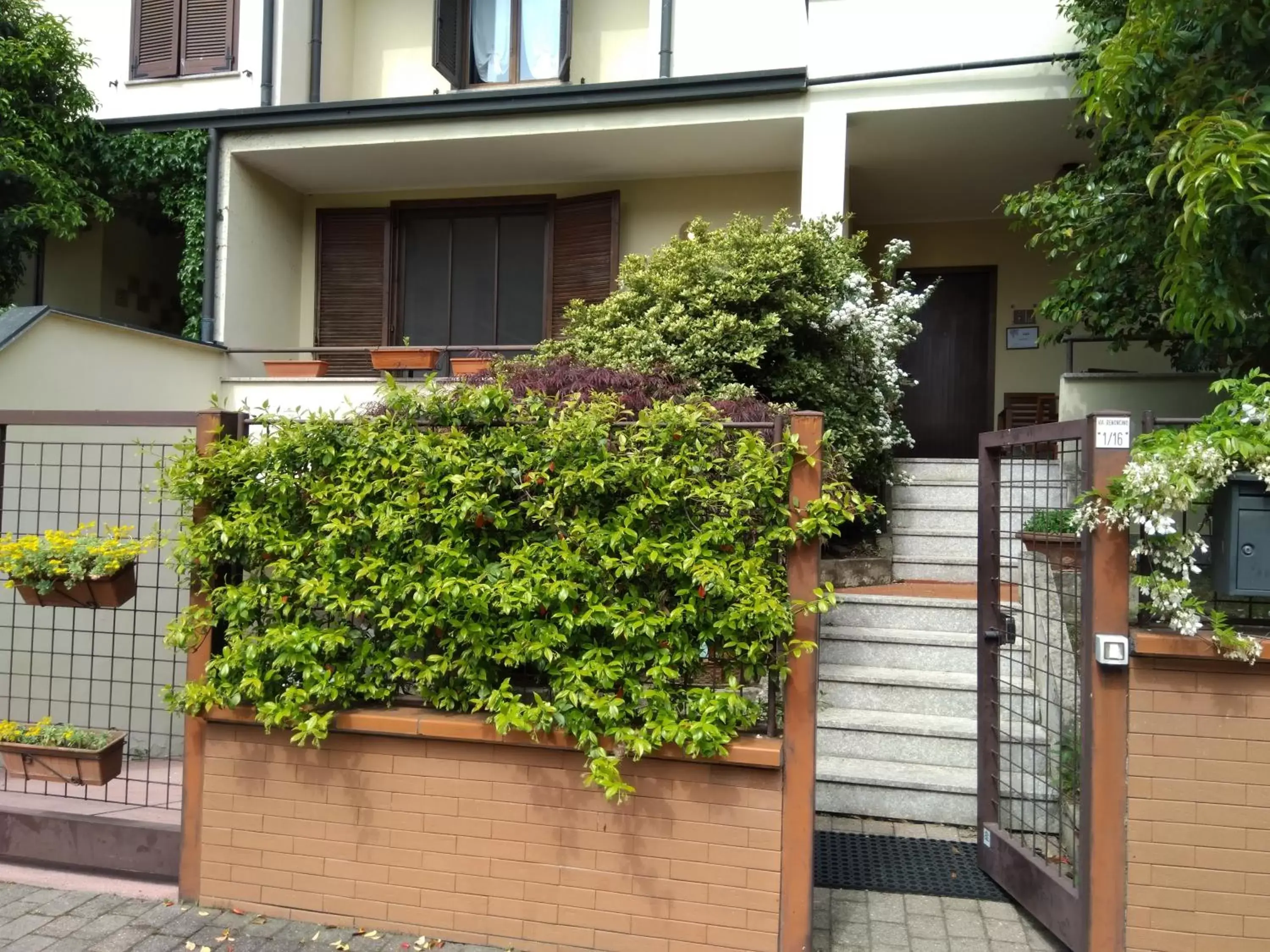 Facade/entrance, Property Building in B&B Il Glicine di Basiglio