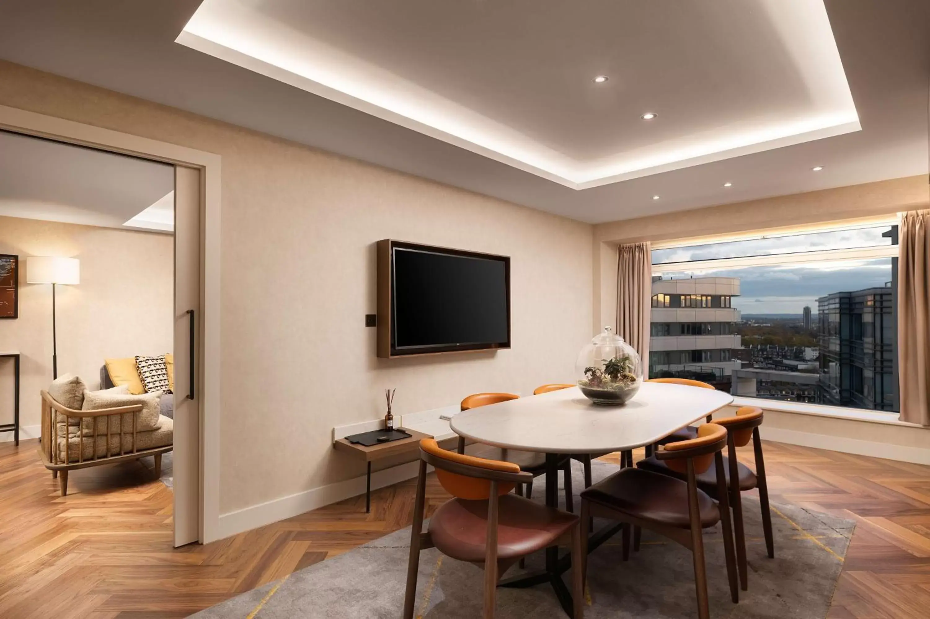 Living room in Hilton London Metropole