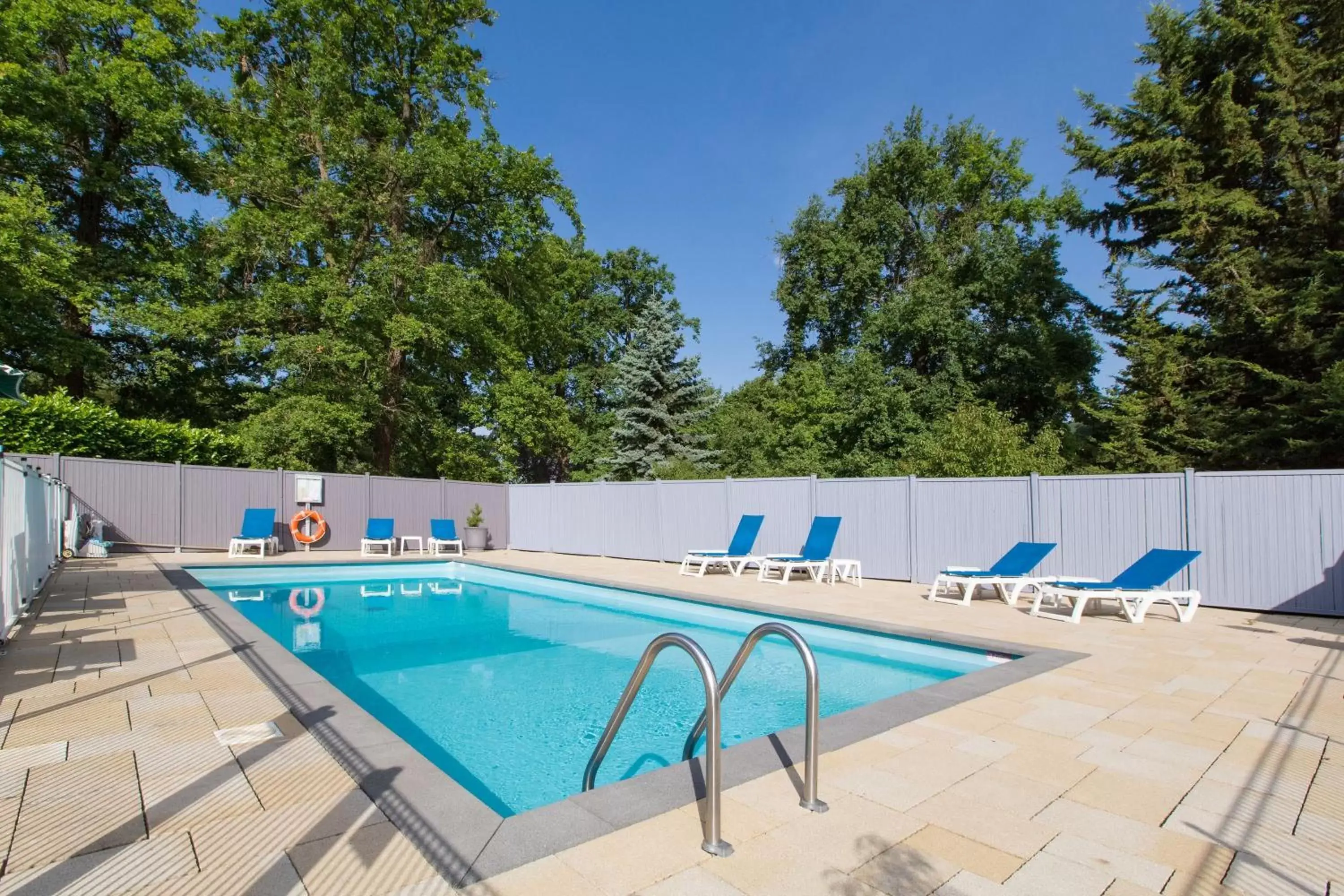 Swimming Pool in Mercure Strasbourg Aéroport