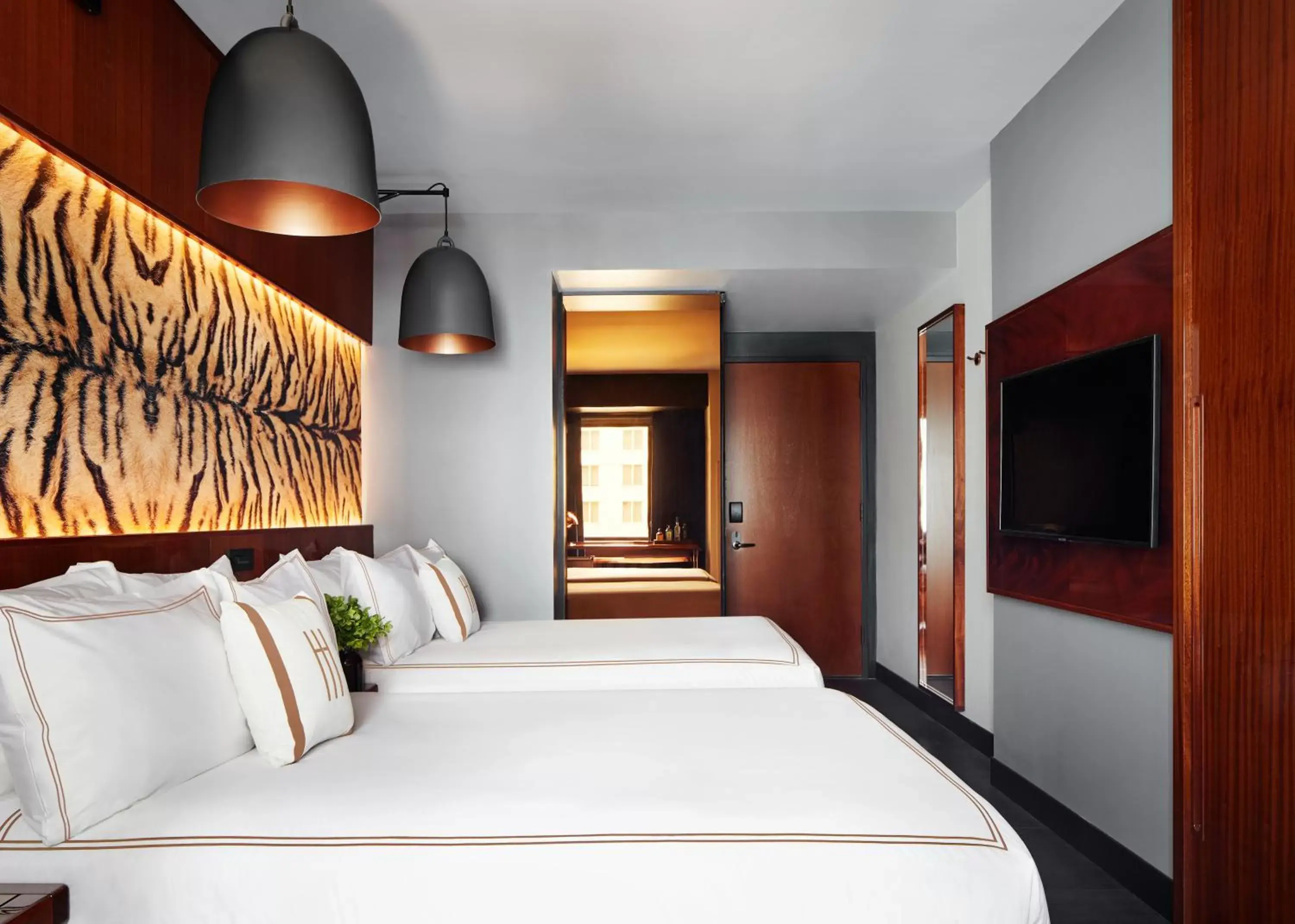 Family, Bed in Hotel Hendricks Family, Bed in Hotel Hendricks