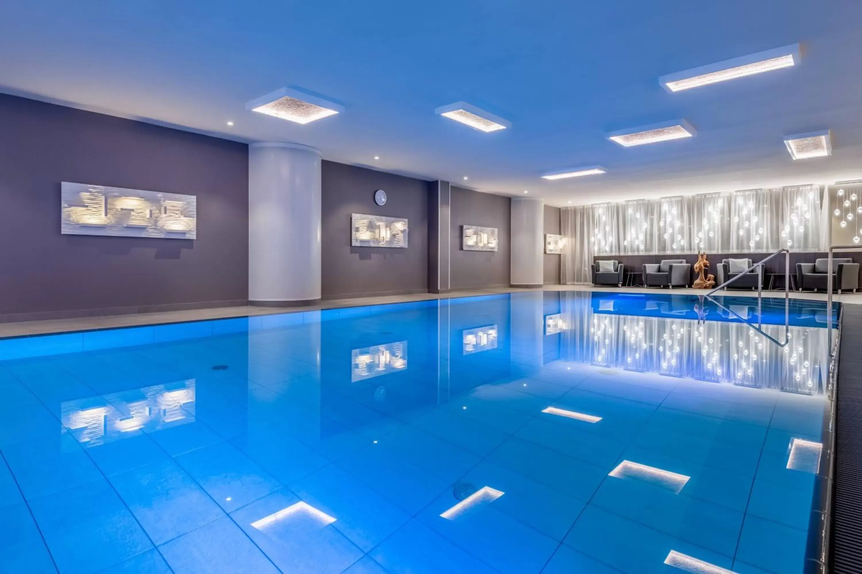 Swimming Pool in Vienna Marriott Hotel