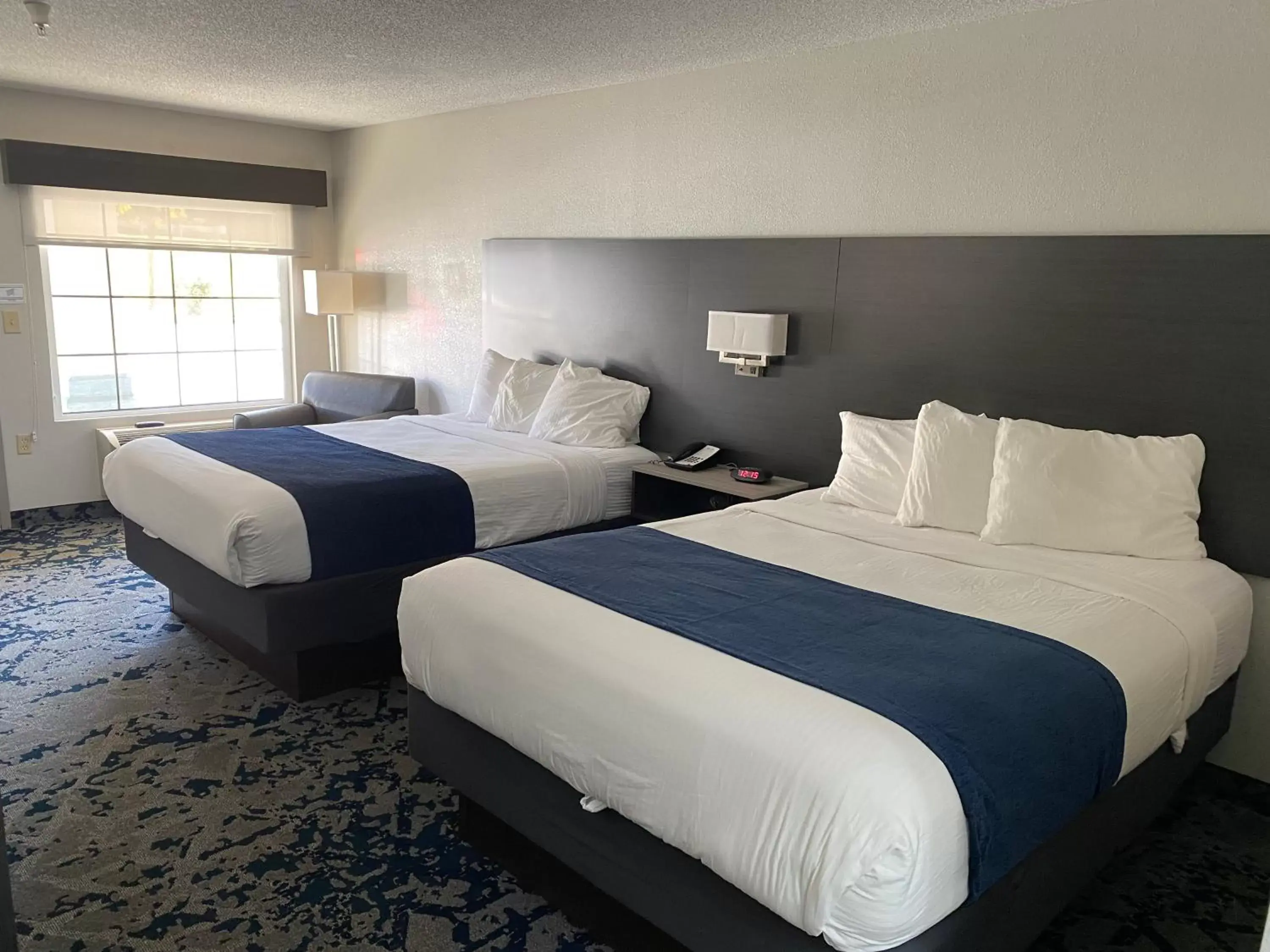 Bed in Best Western Allatoona Inn & Suites