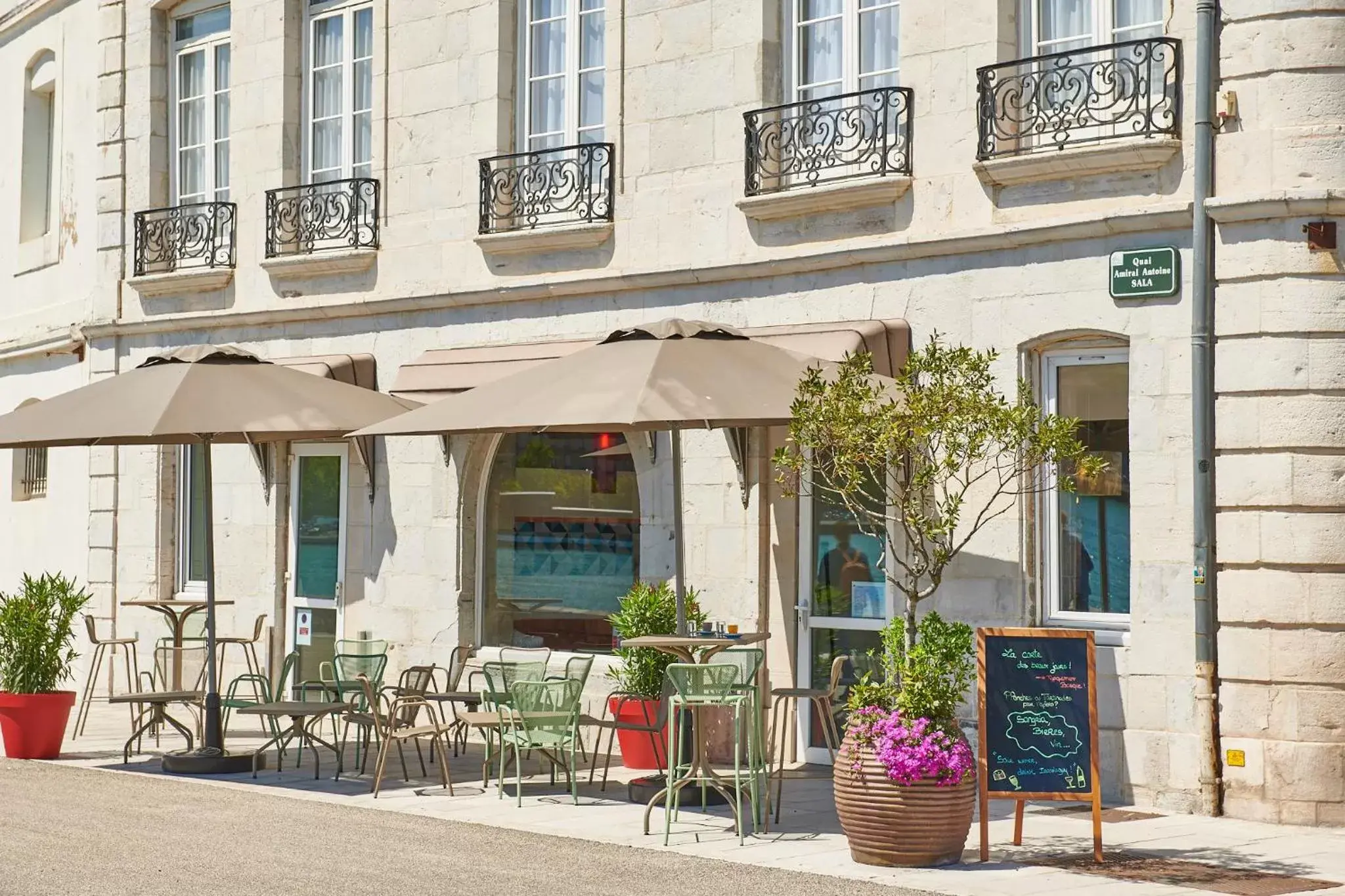 Patio in ibis Styles Bayonne