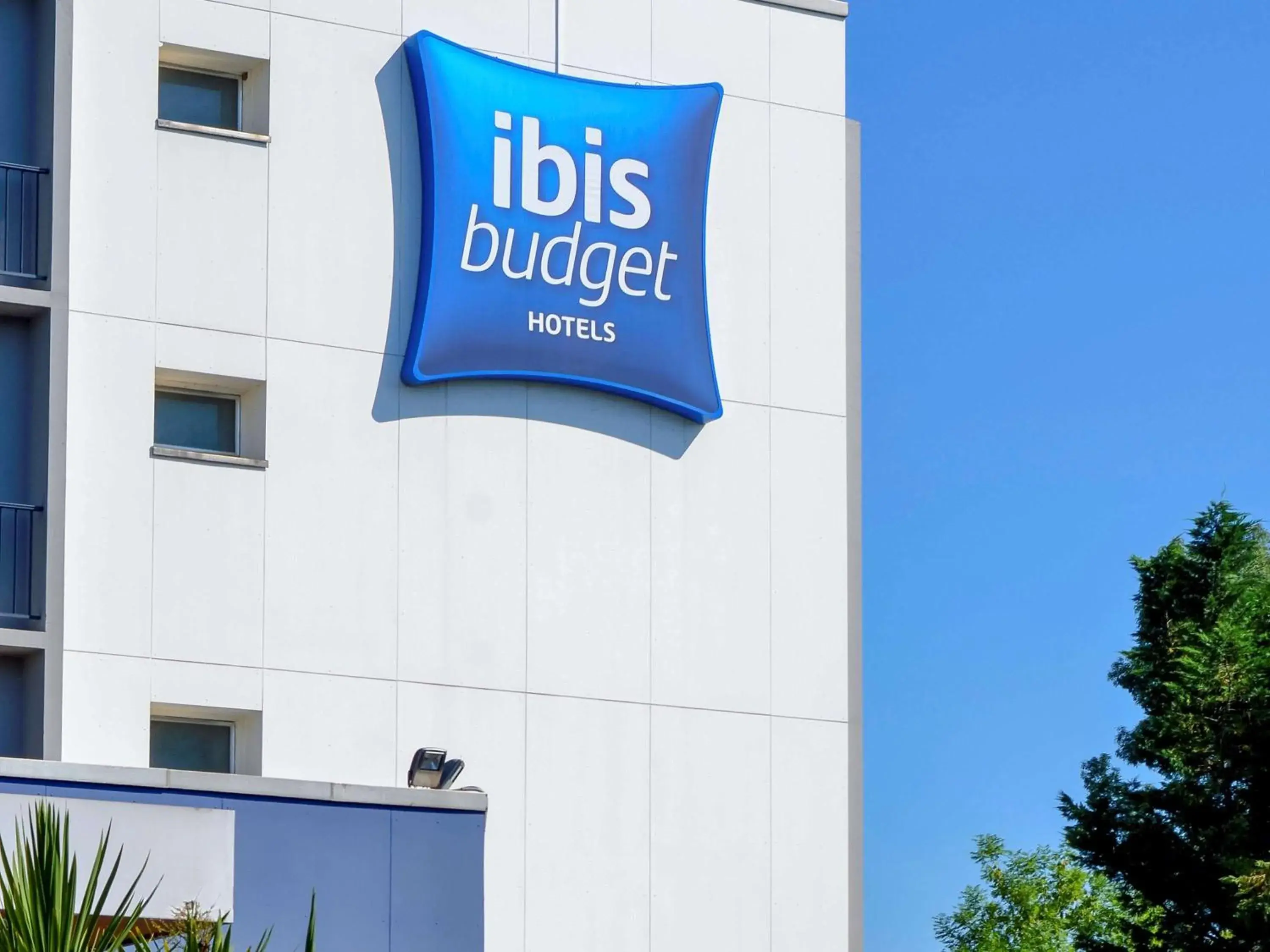 Property building, Property Logo/Sign in ibis budget Pau Lescar