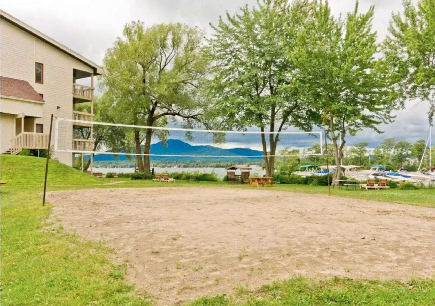 Garden, Swimming Pool in Magog Waterfront Condo