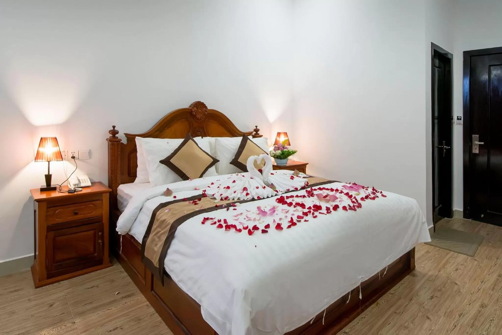 Bed in Aristocrat Residence & Hotel