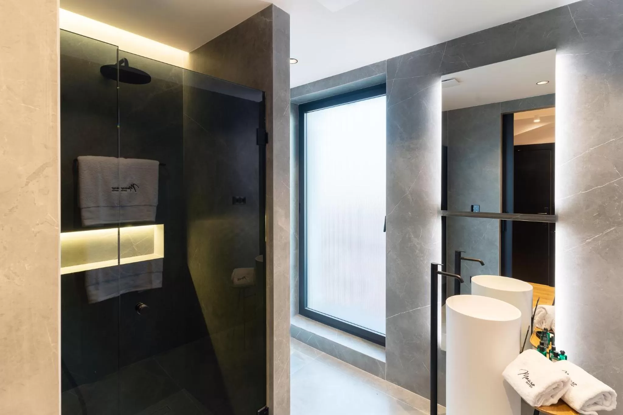 Shower in Mauro Suites