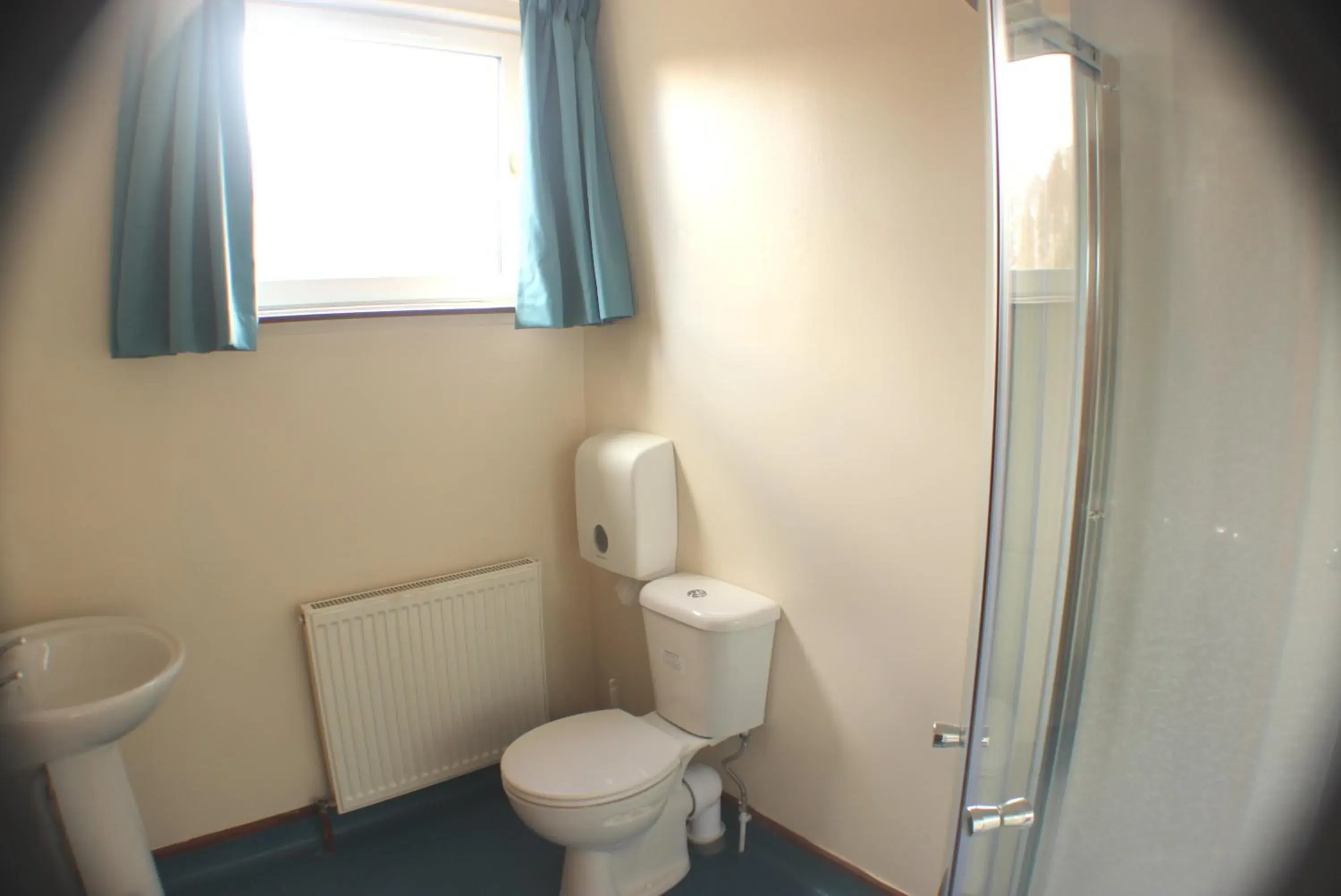 1 Person Private Room Ensuite in Inverness Youth Hostel
