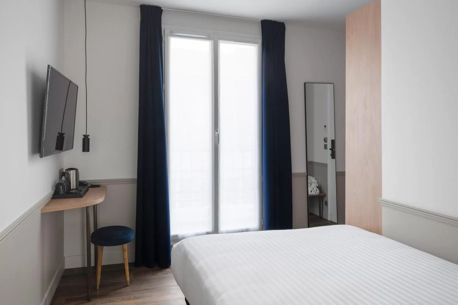 Bed in Hôtel 31 - Paris Tour Eiffel