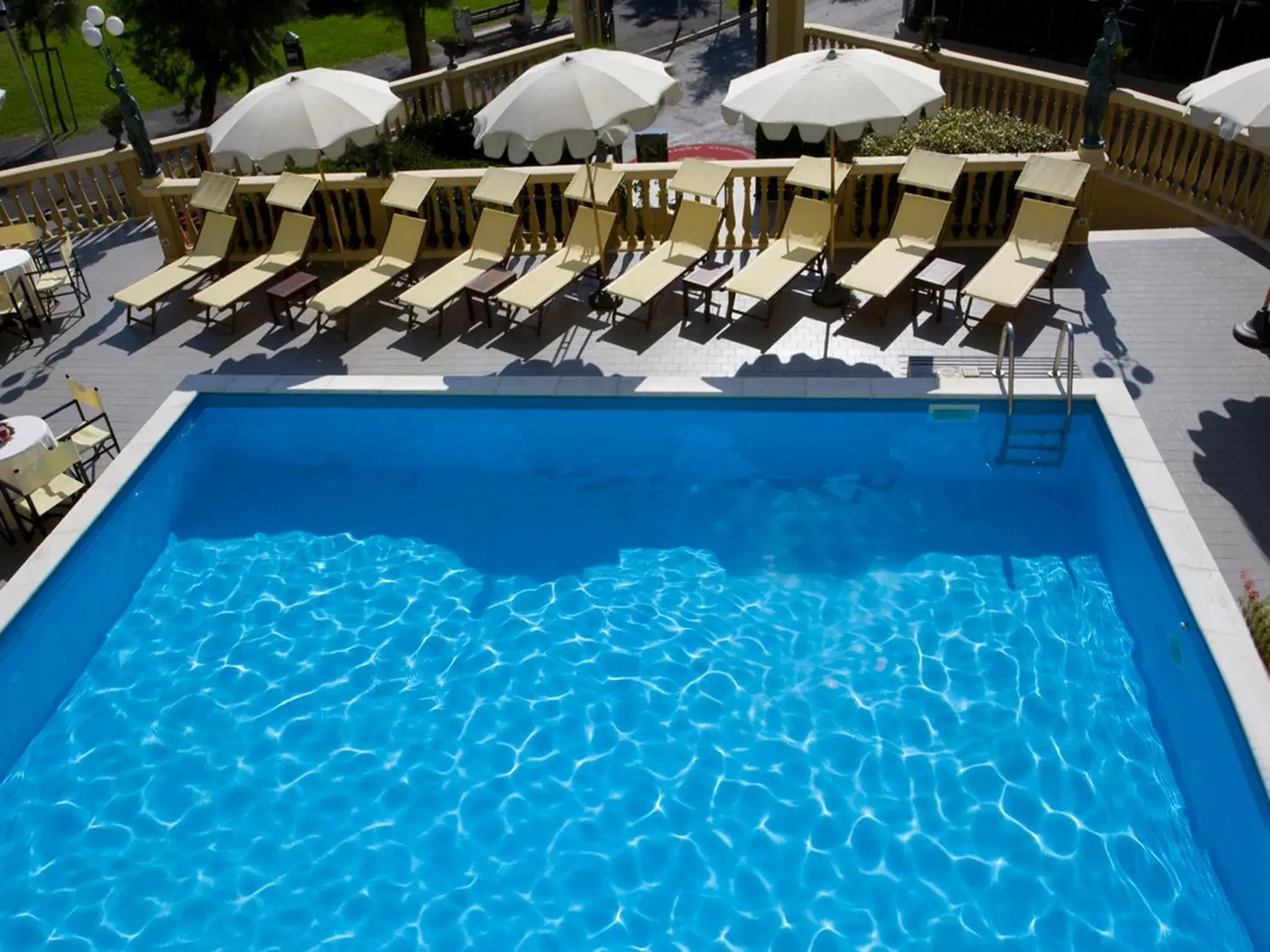 Swimming Pool in Hotel Vittoria