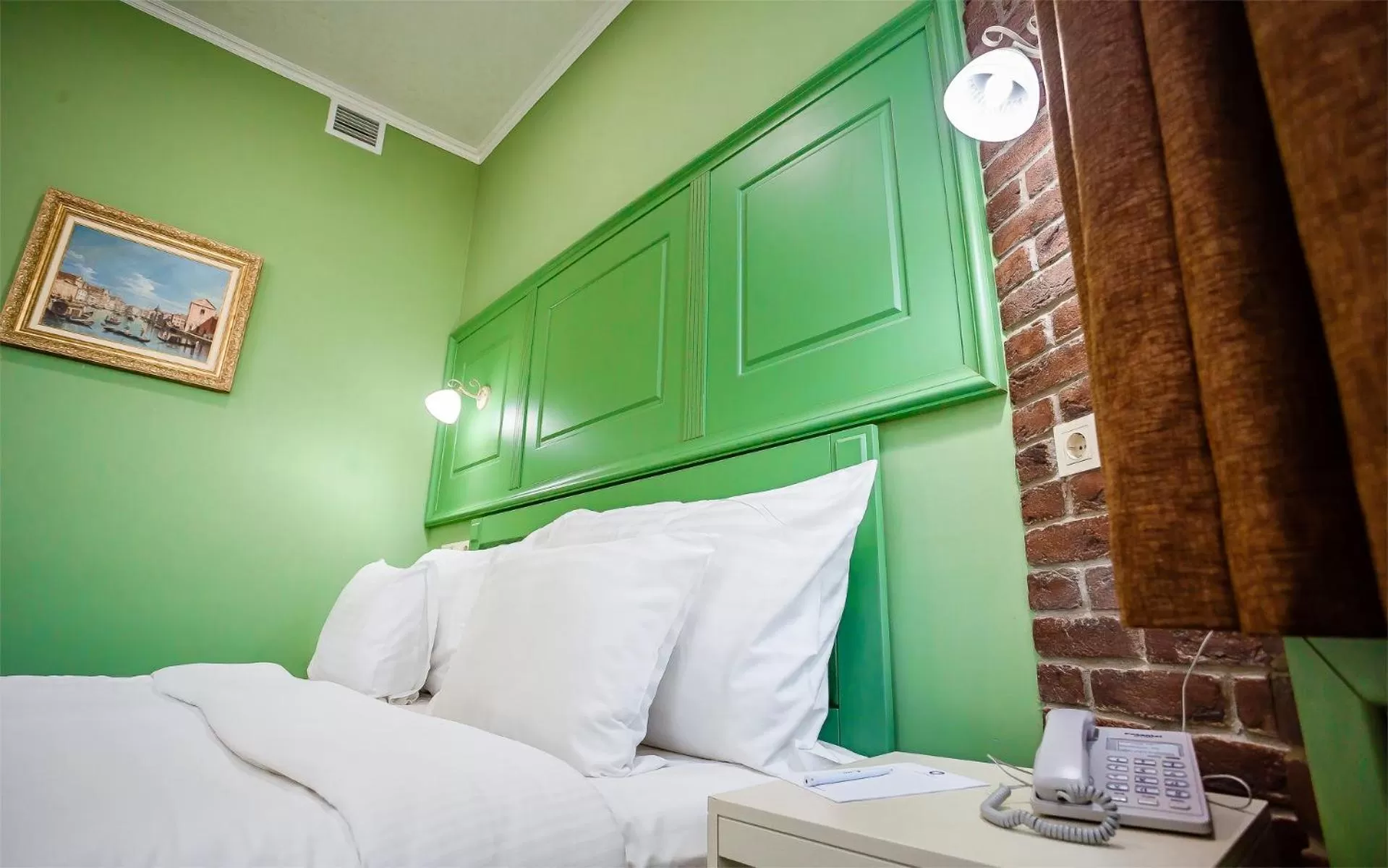 Bed in Grand Sapphire Hotel