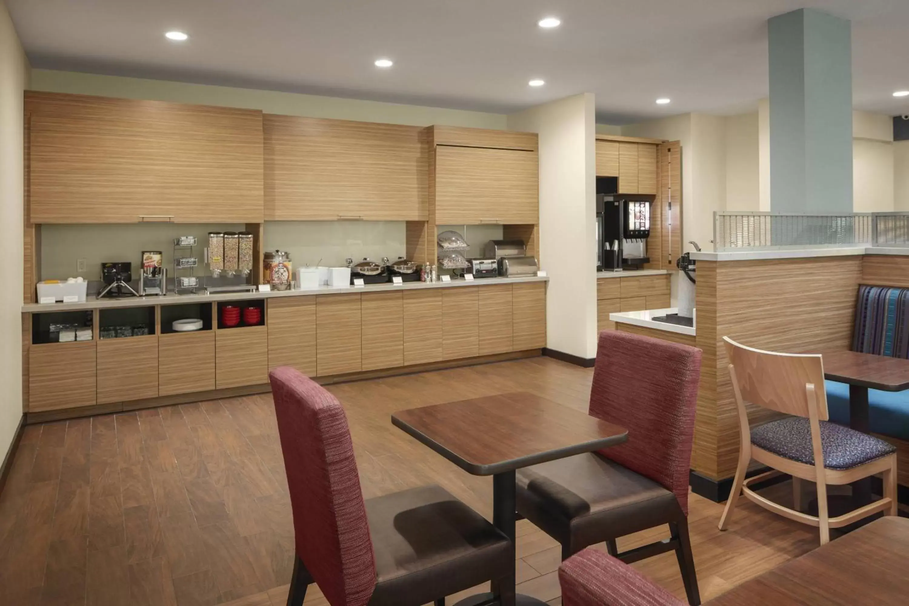 Breakfast, Restaurant/Places to Eat in TownePlace Suites by Marriott Tampa South