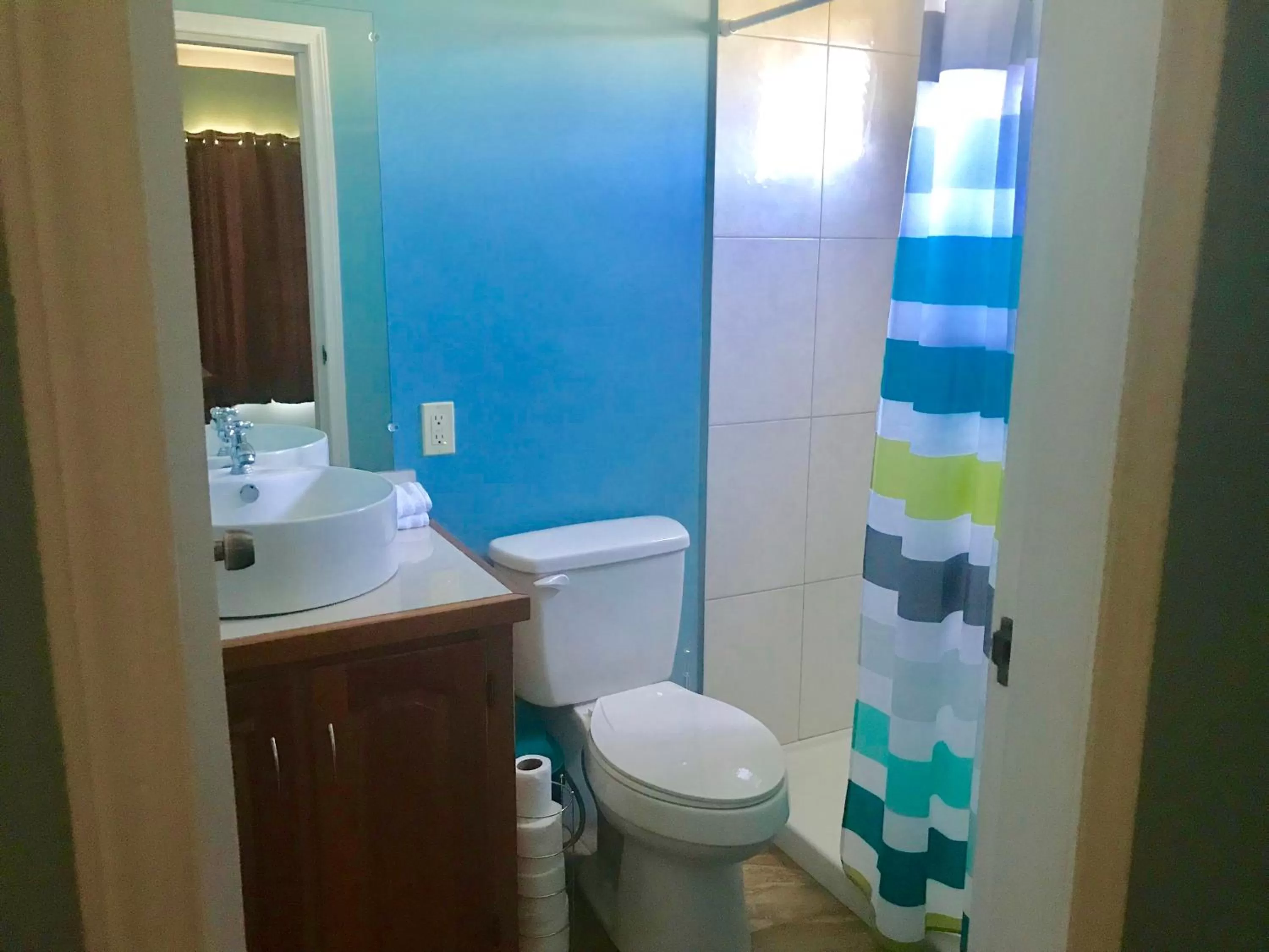 Bathroom in Tilt-Ta-Dock Resort Belize