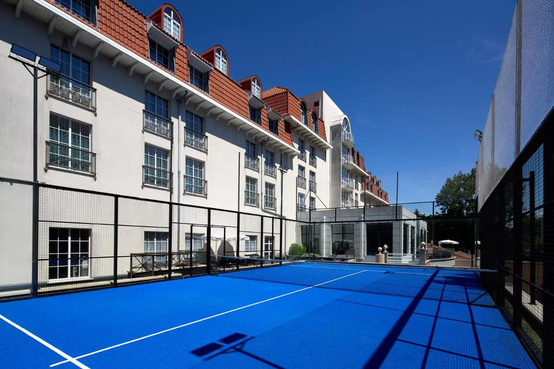 Tennis court in Le Grand Hôtel Le Touquet-Paris-Plage
