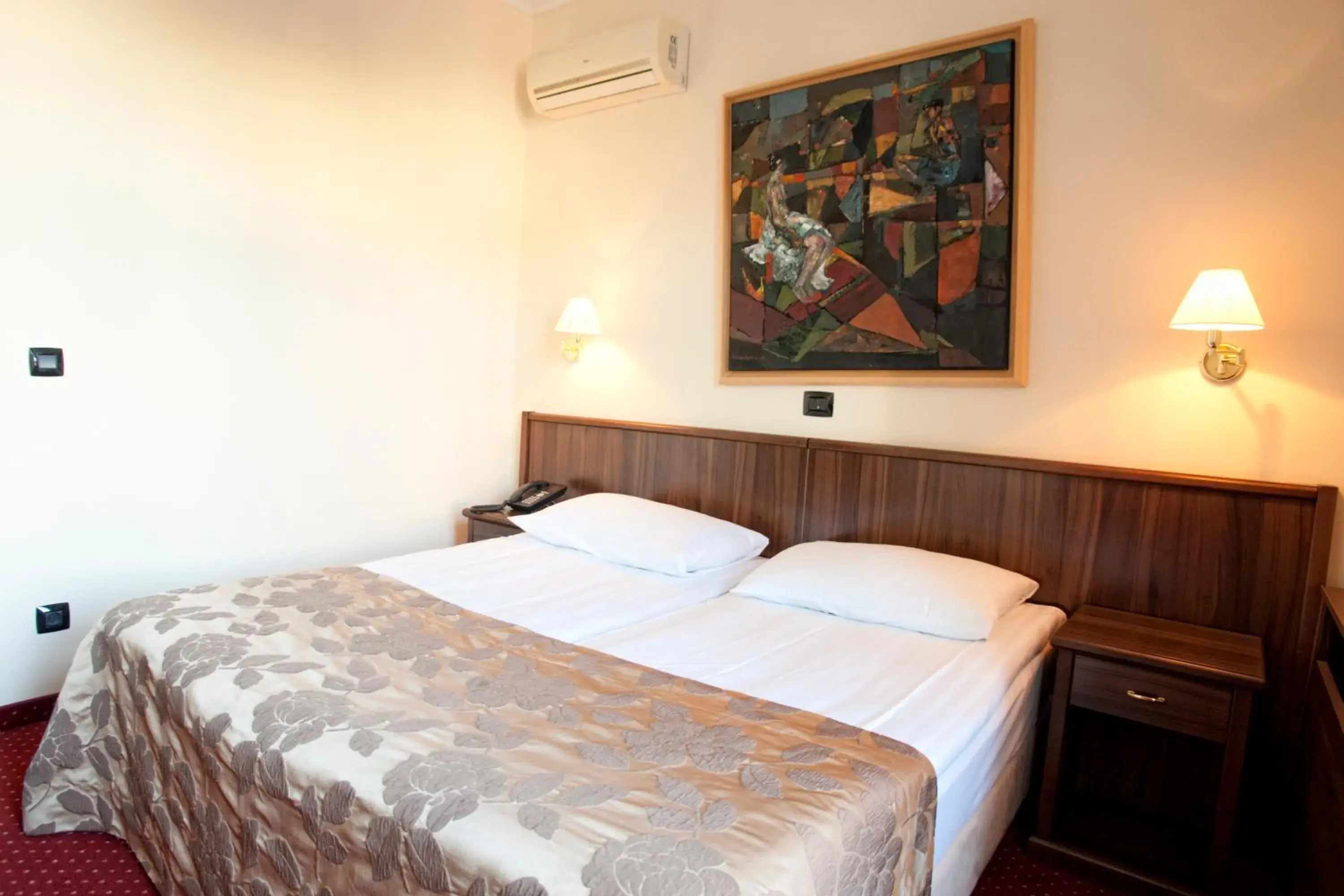 Bed in Hotel Continental Bed in Hotel Continental