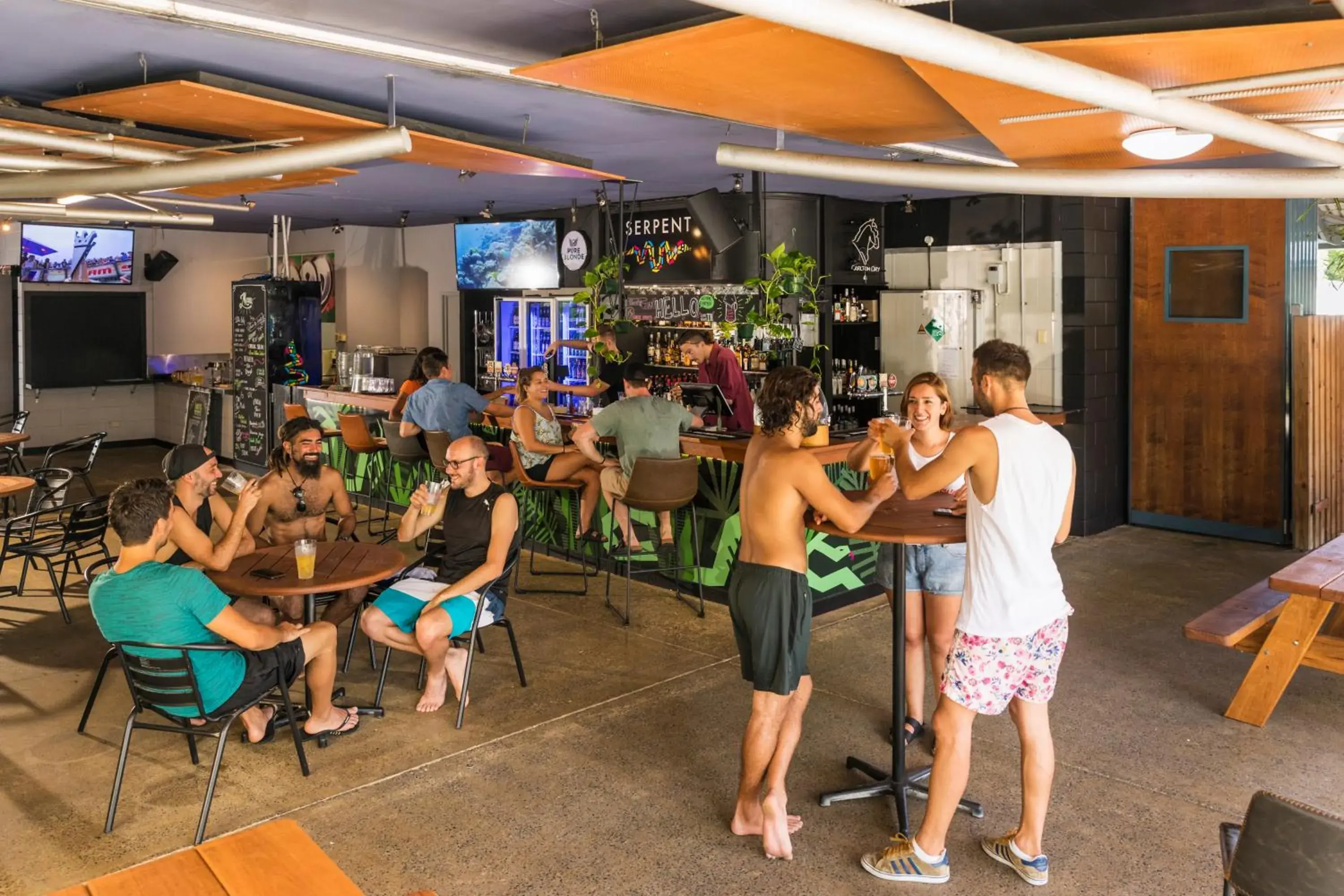 Restaurant/places to eat in Summer House Backpackers Cairns