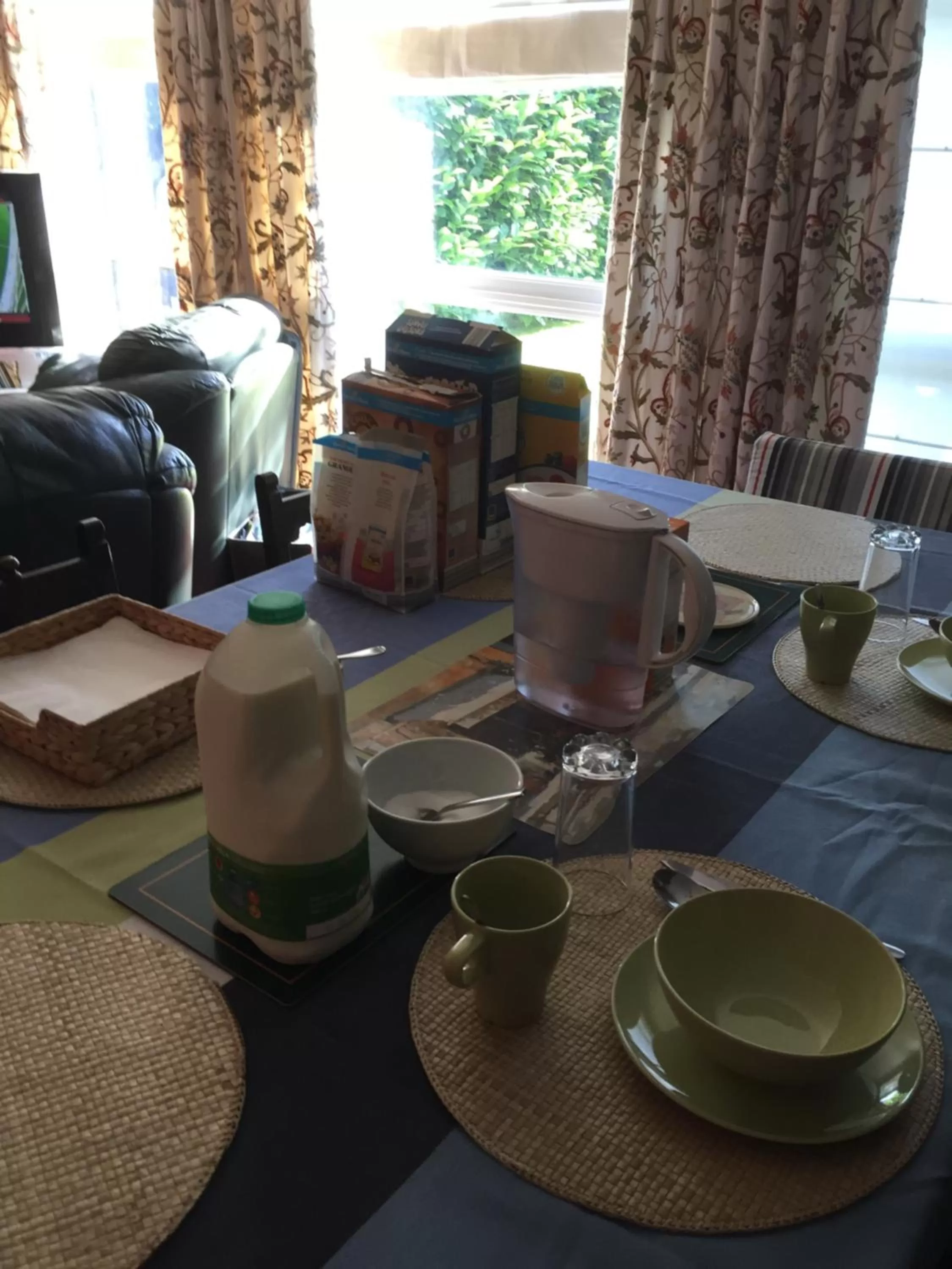 Restaurant/places to eat in Hotel 5 Ravenhurst Drive M6 J7