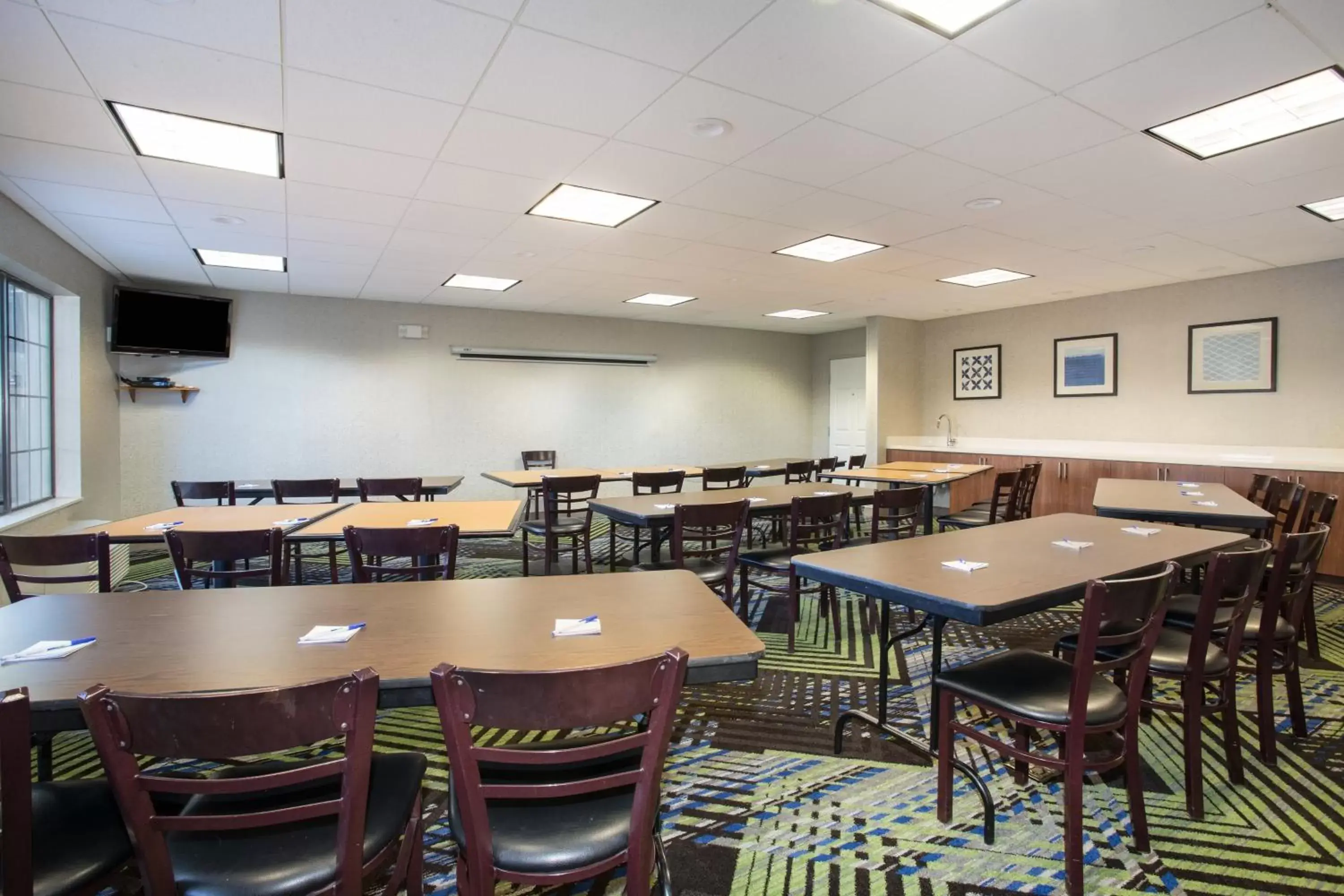 Meeting/conference room in Holiday Inn Express Hotel & Suites Fort Collins, an IHG Hotel
