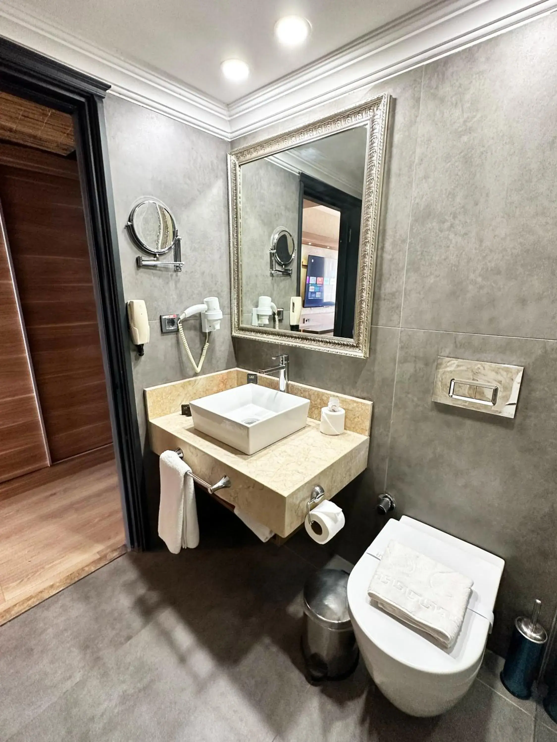 Bathroom in LAUR HOTELS Experience & Elegance