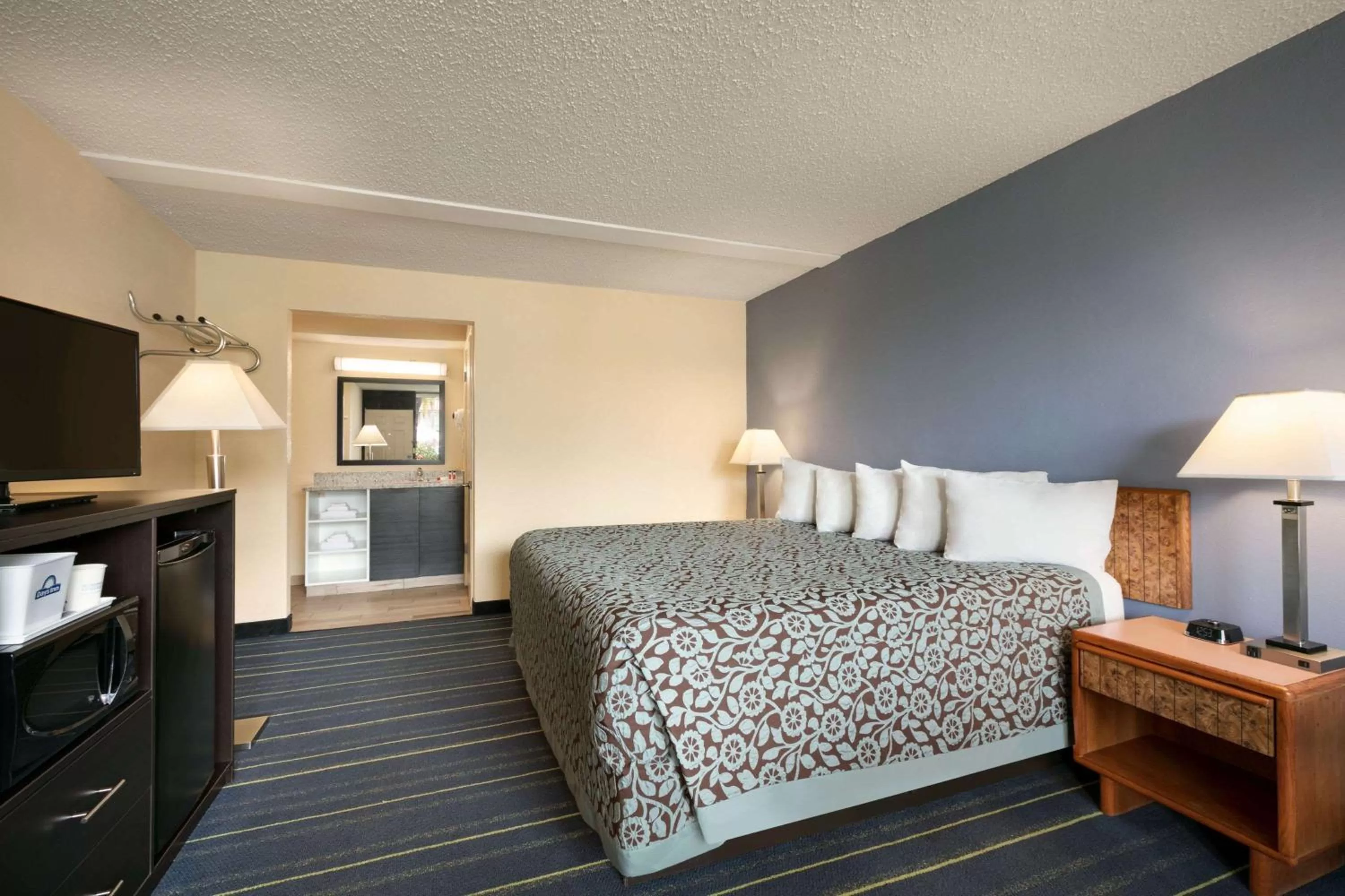 Photo of the whole room, Bed in Days Inn by Wyndham Clearwater/Central