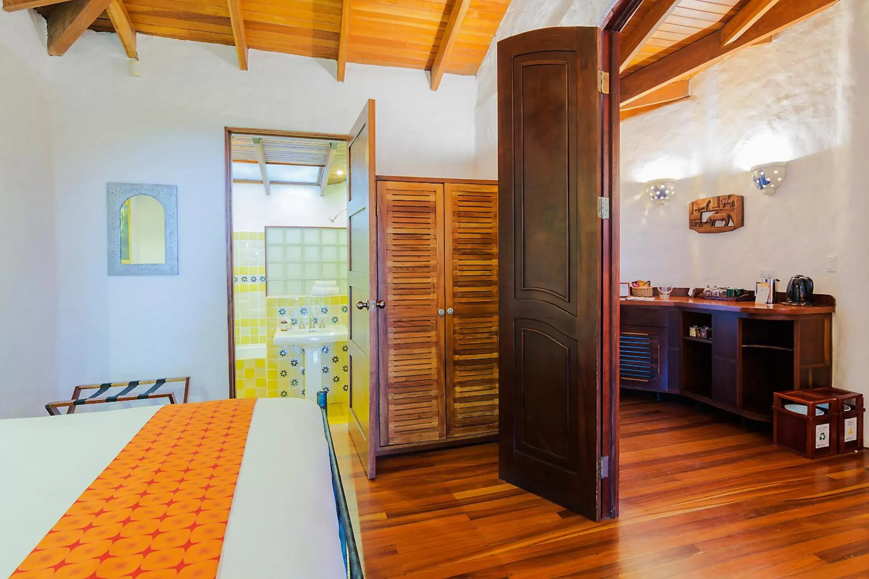 Bedroom, Kitchen/Kitchenette in Finca Rosa Blanca Coffee Farm and Inn