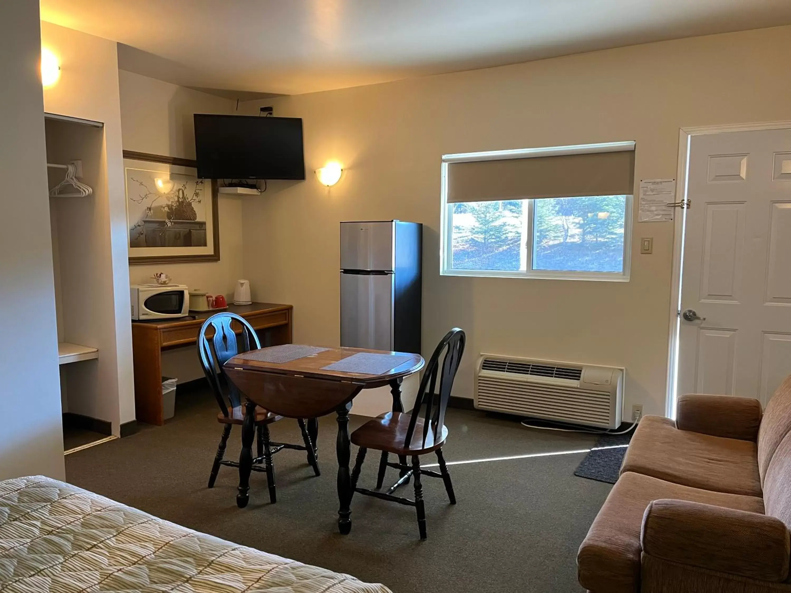 Seating area, Dining Area in Calabogie Motor Inn