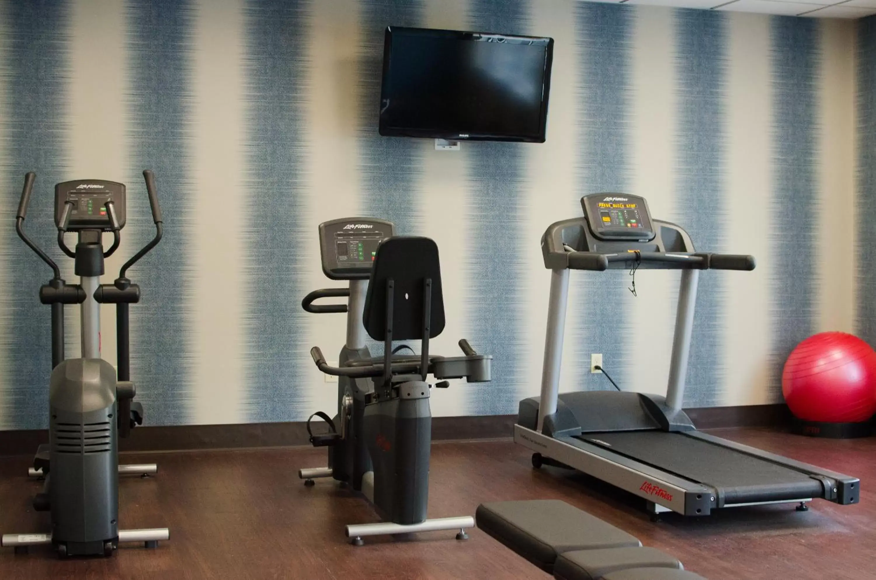 Spa and wellness centre/facilities, Fitness Center/Facilities in Holiday Inn Express & Suites Norwood, an IHG Hotel