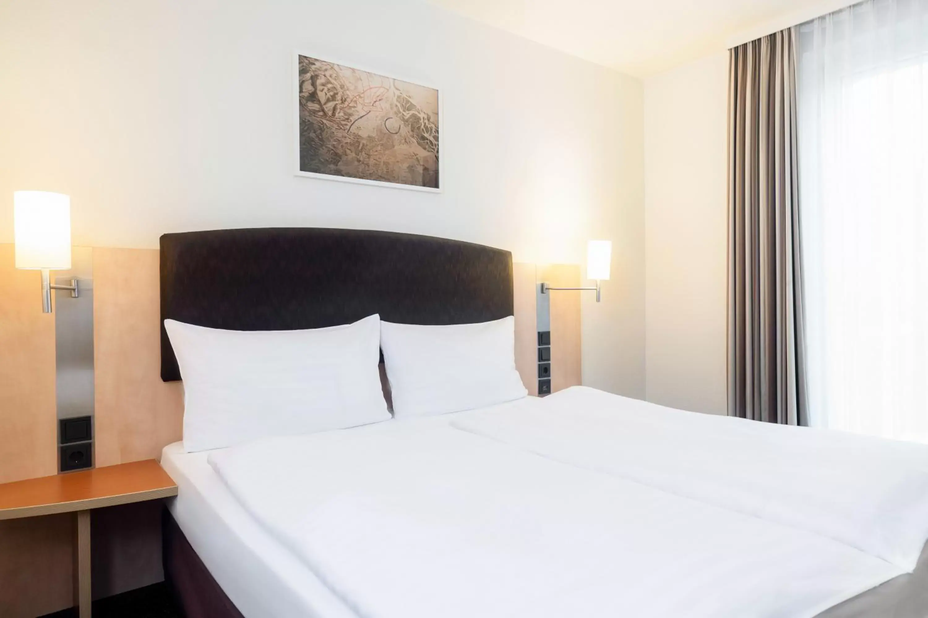 Bed in IntercityHotel Wien