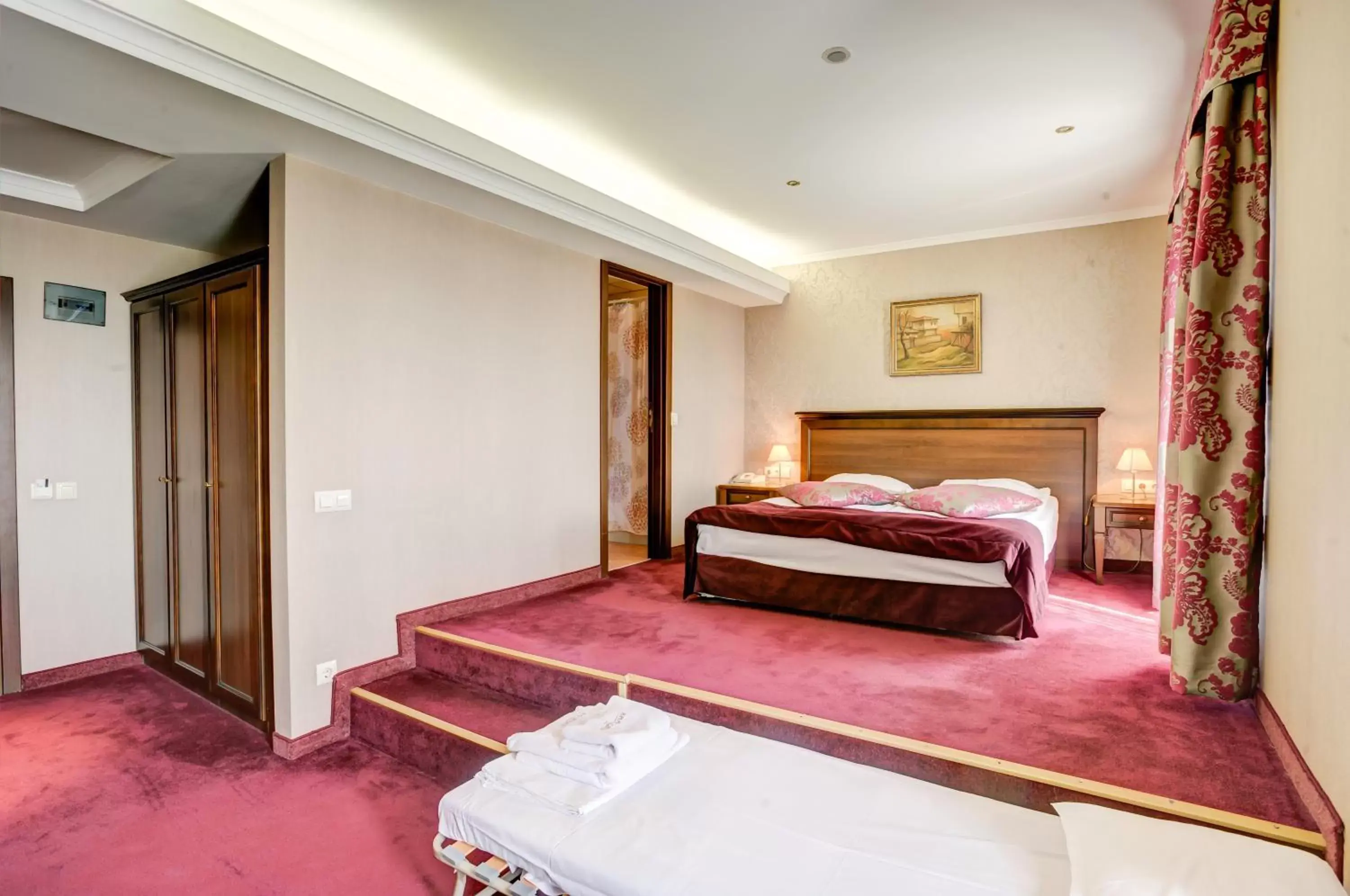 Bedroom, Bed in Yantra Grand Hotel