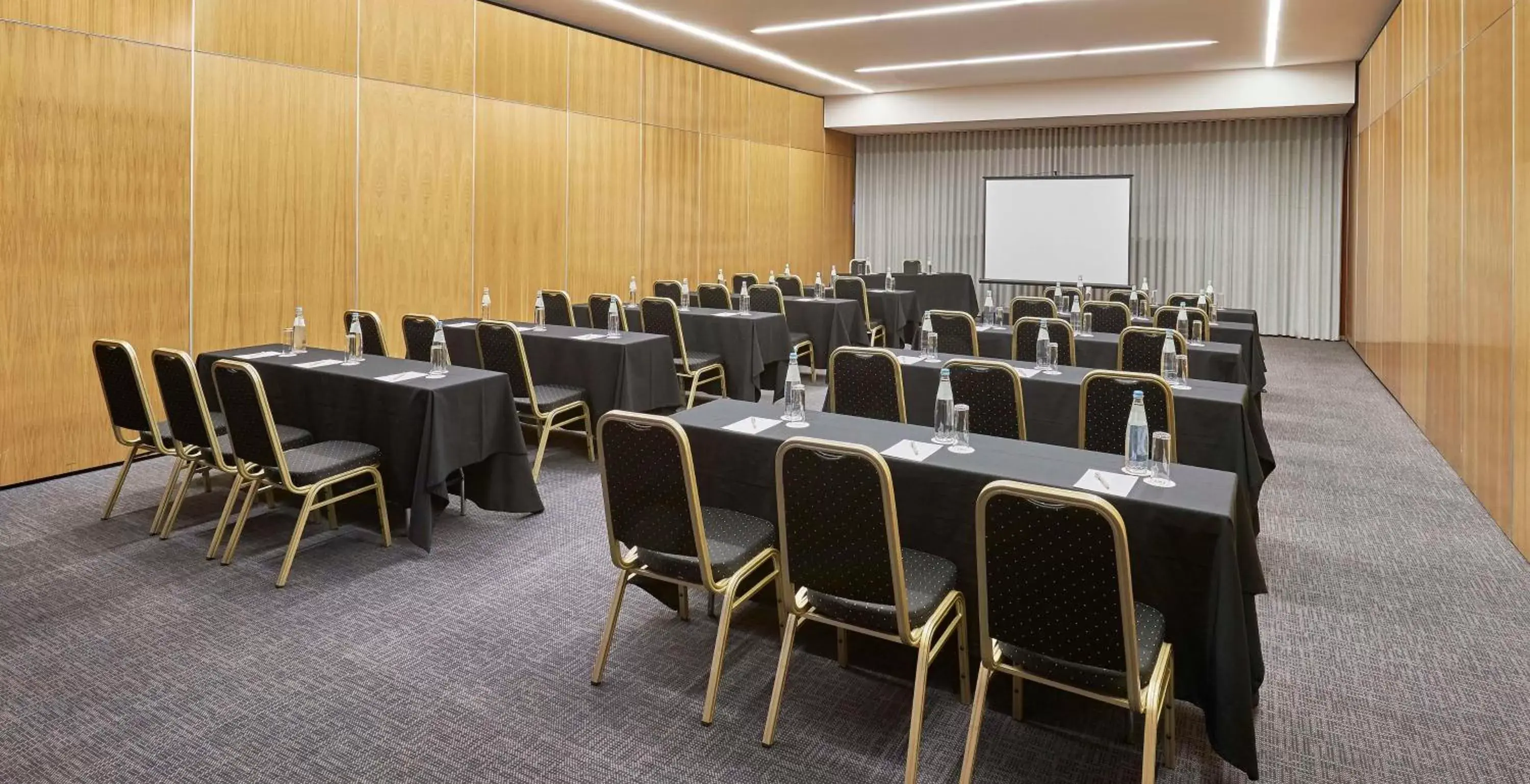 Meeting/conference room in NH Coimbra Dona Ines
