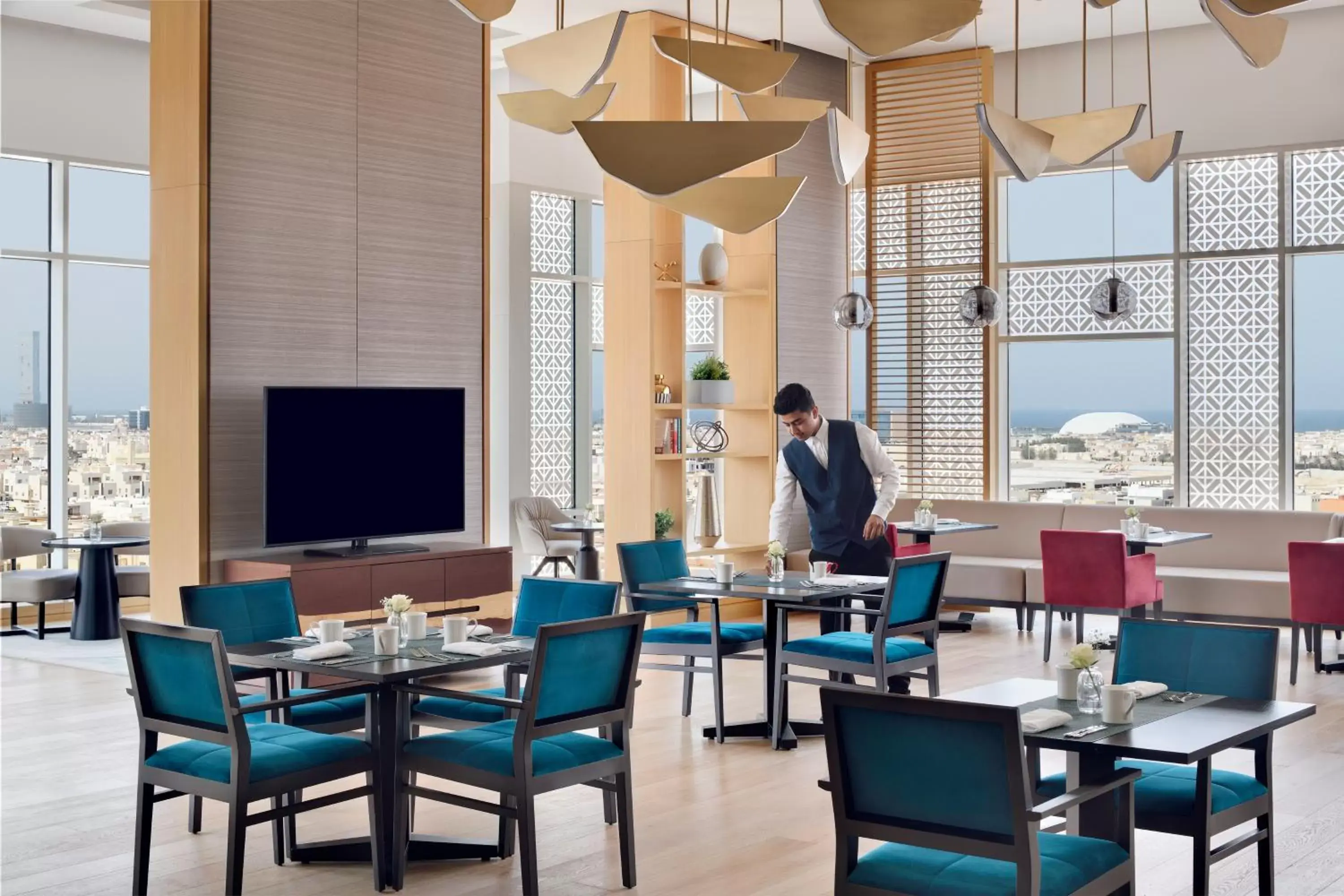 Lounge or bar, Restaurant/Places to Eat in Crowne Plaza - Jeddah Al Salam, an IHG Hotel