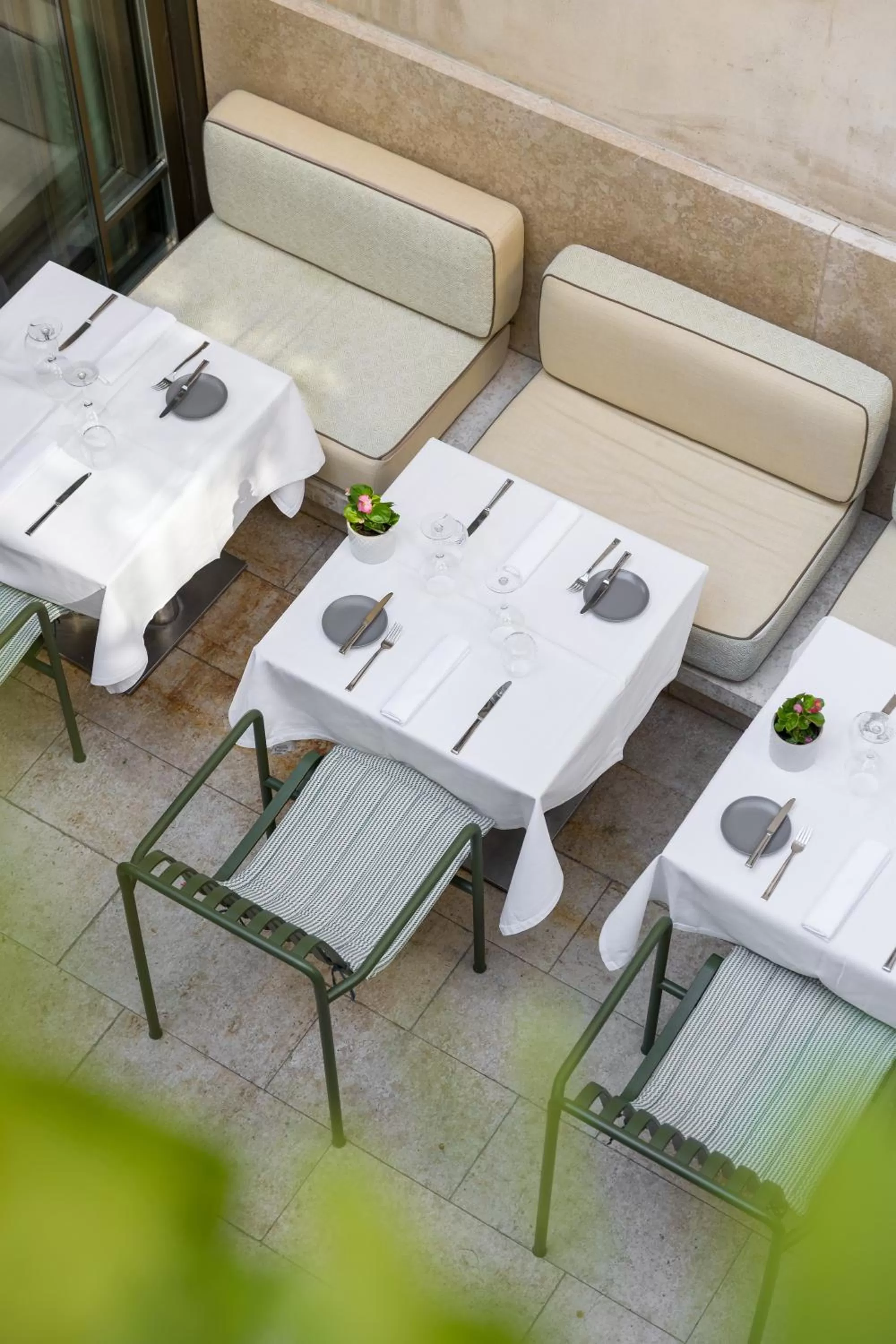 Restaurant/places to eat in Hotel Le Place d'Armes - Relais & Châteaux