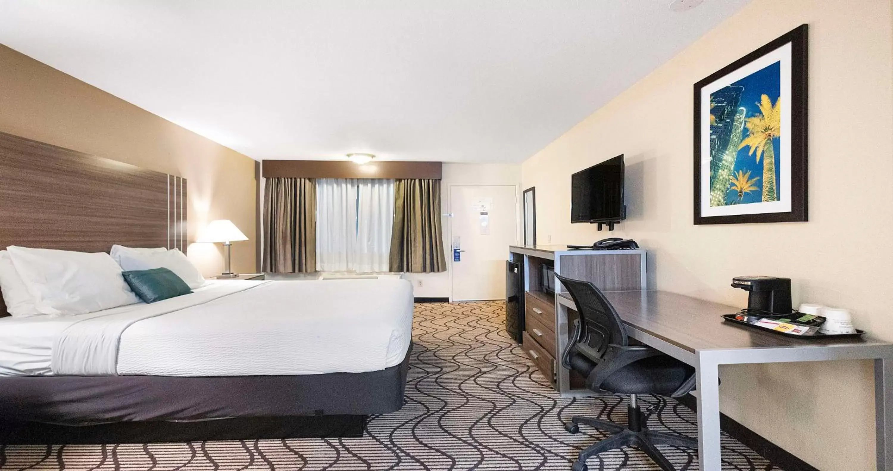 Bedroom in SureStay Plus Hotel by Best Western Sacramento North