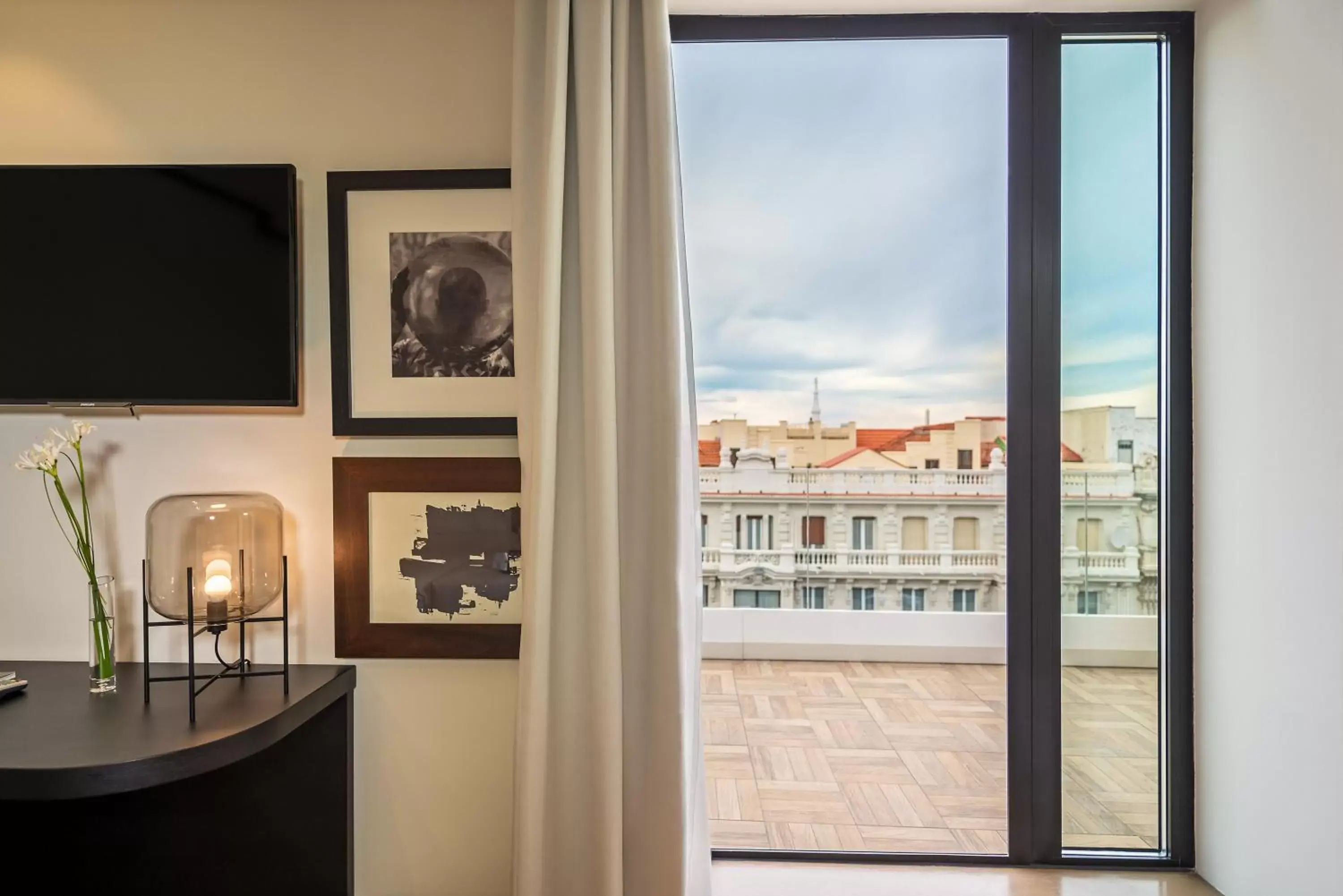 Photo of the whole room in H10 Puerta de Alcalá 4 Sup Photo of the whole room in H10 Puerta de Alcalá 4 Sup