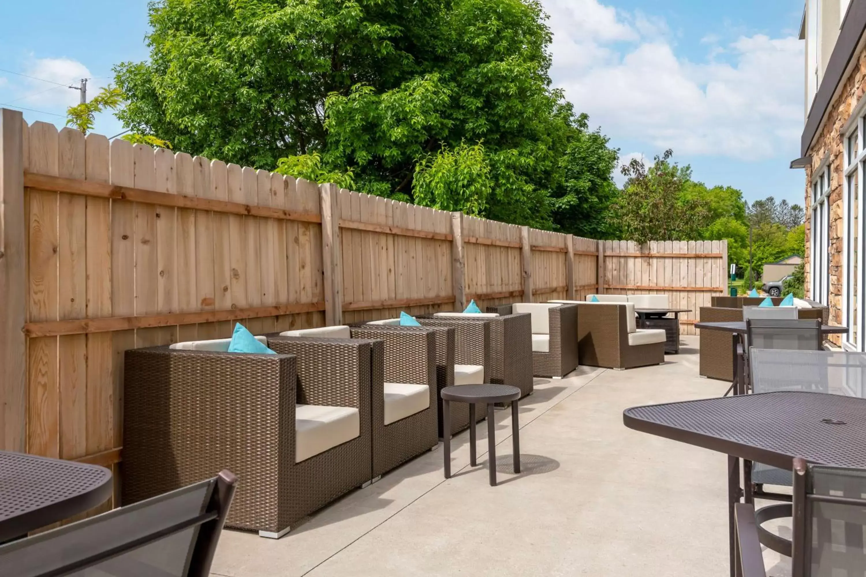 Property building in Best Western Plus Isanti Property building in Best Western Plus Isanti