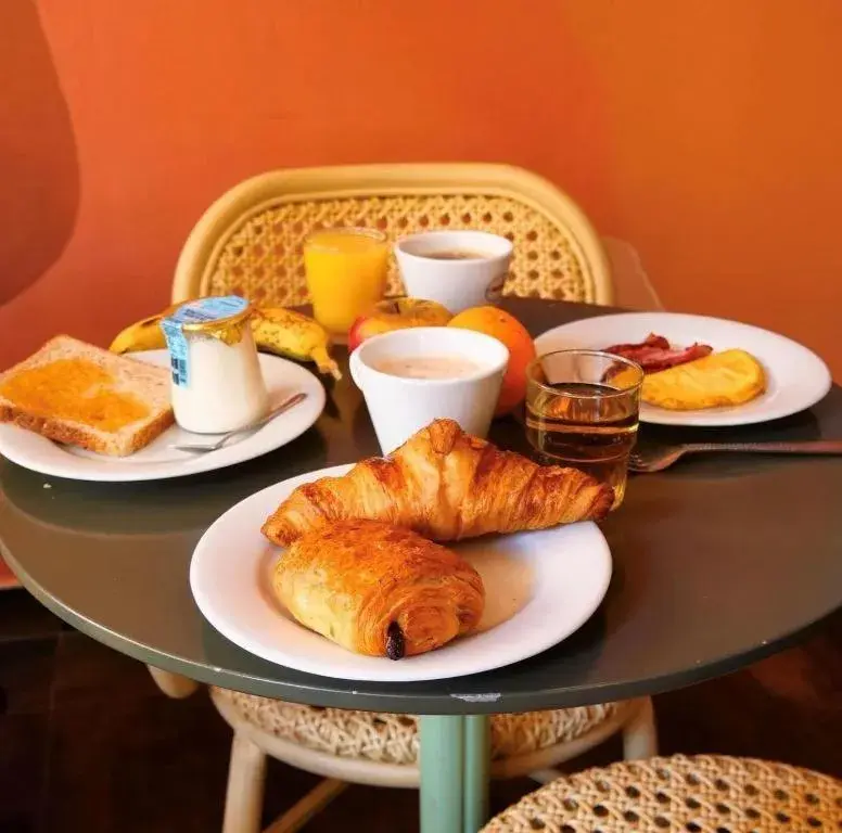 Breakfast in Hotel du Pin Nice Port