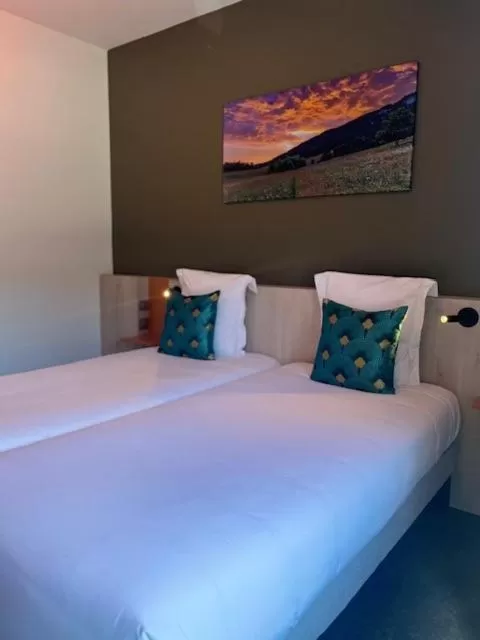 Bed in Akena Molinges - La Brocatelle