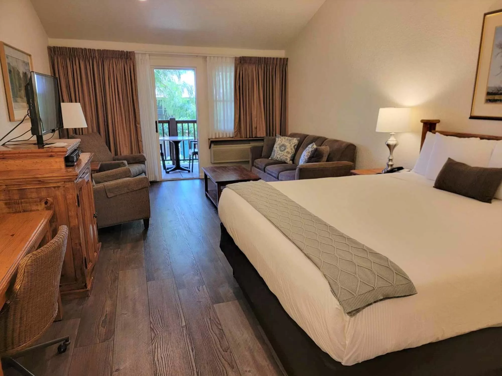 Bedroom in El Pueblo Inn