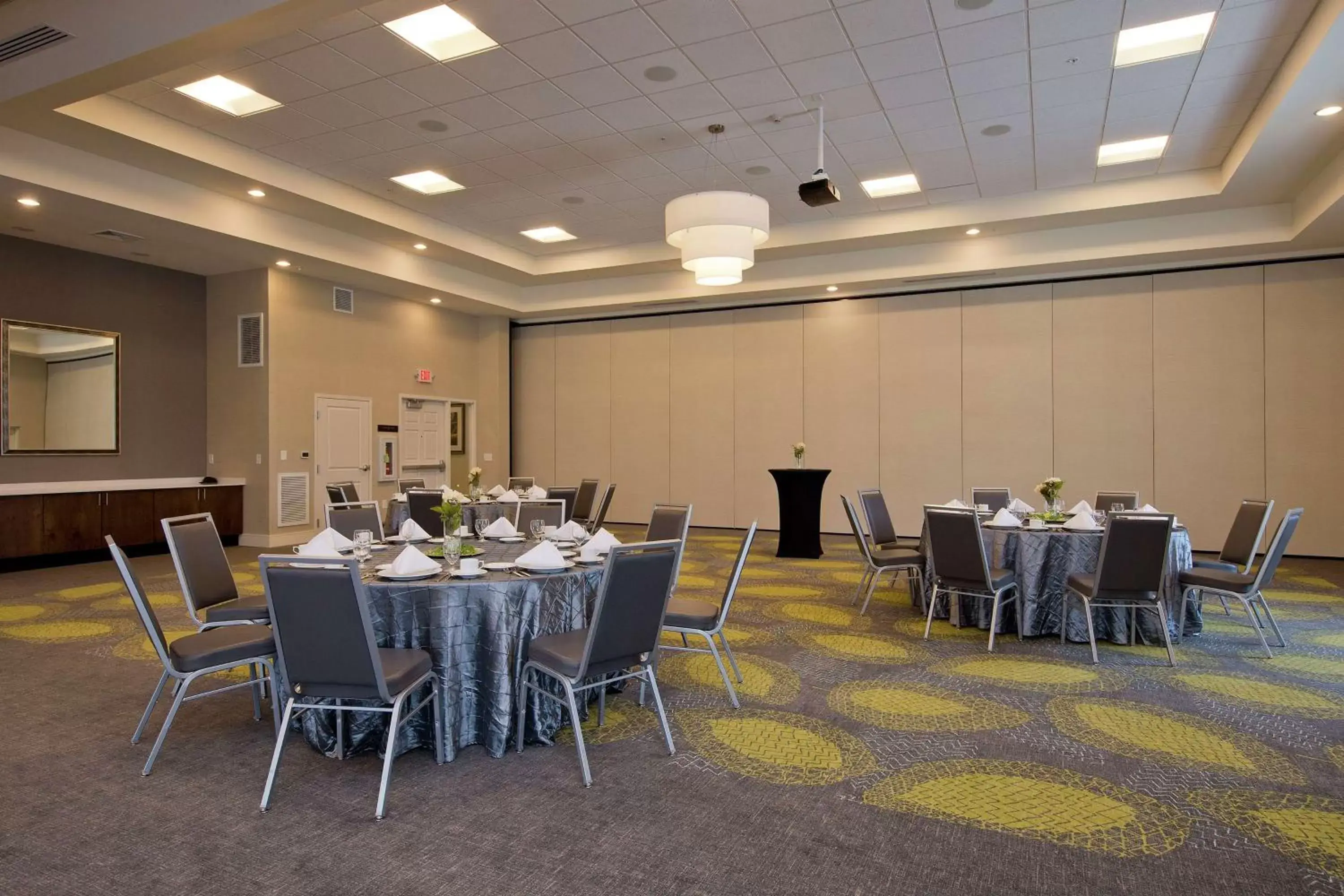 Meeting/conference room, Restaurant/Places to Eat in Hilton Garden Inn Martinsburg