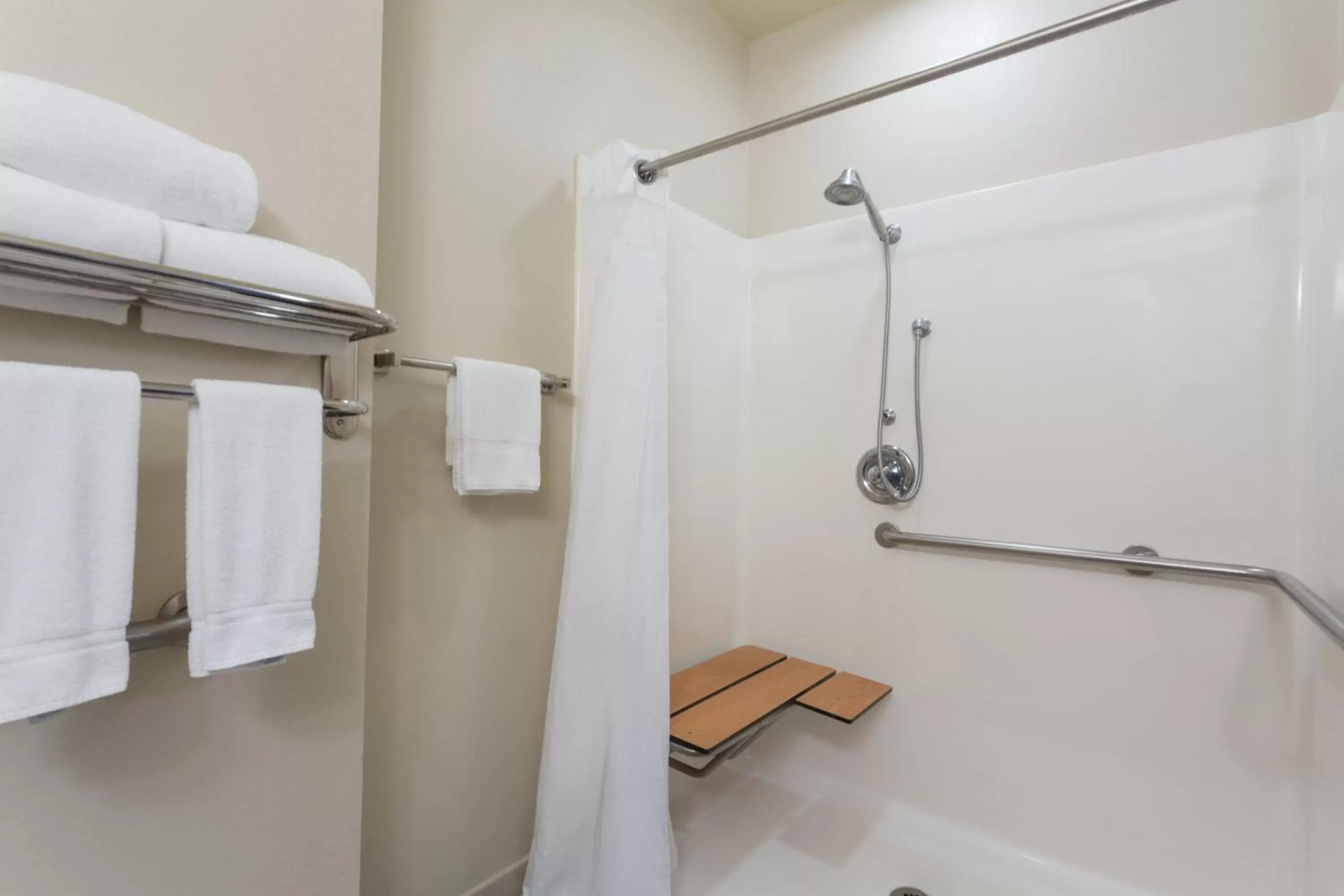 Bathroom in Holiday Inn Express Harvey-Marrero, an IHG Hotel