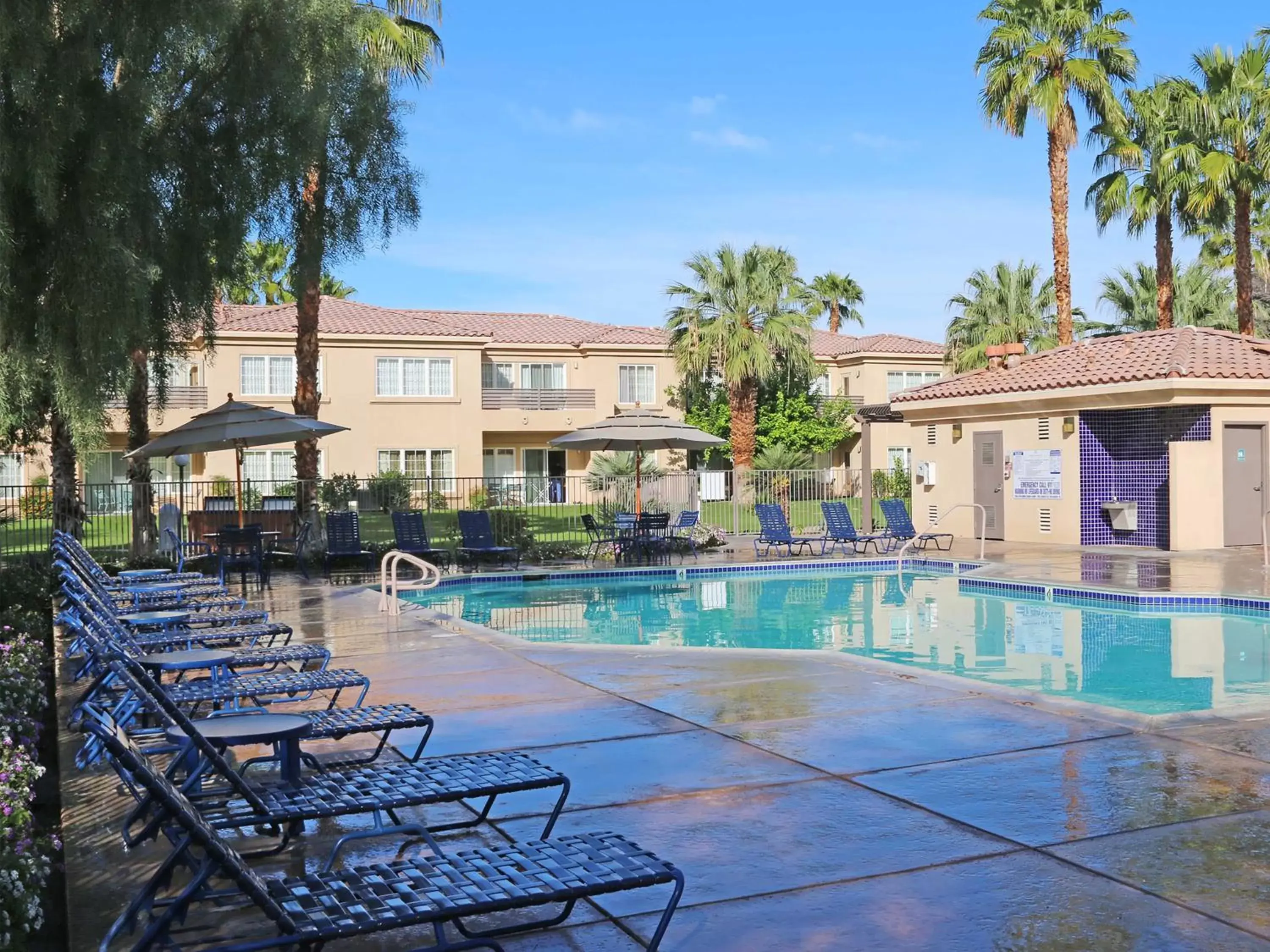 Swimming Pool in Raintree's Cimarron Golf Resort Palm Springs