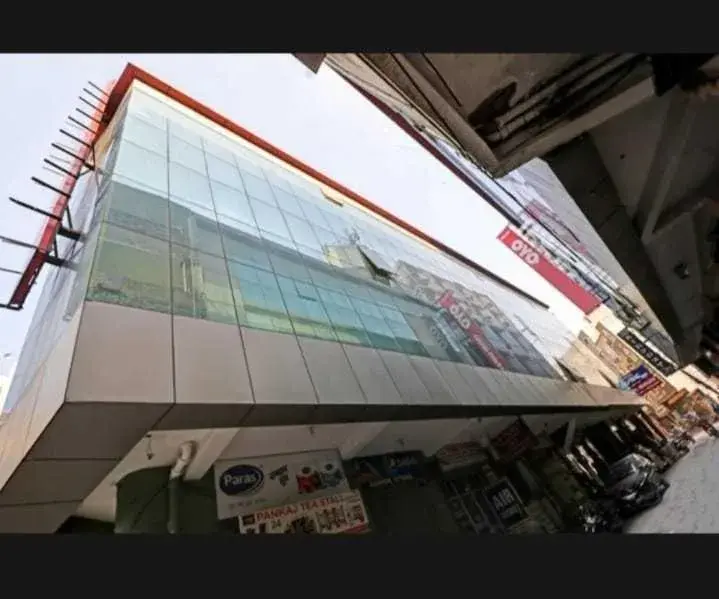 Facade/entrance, Property Building in OYO Airport Global Hotel