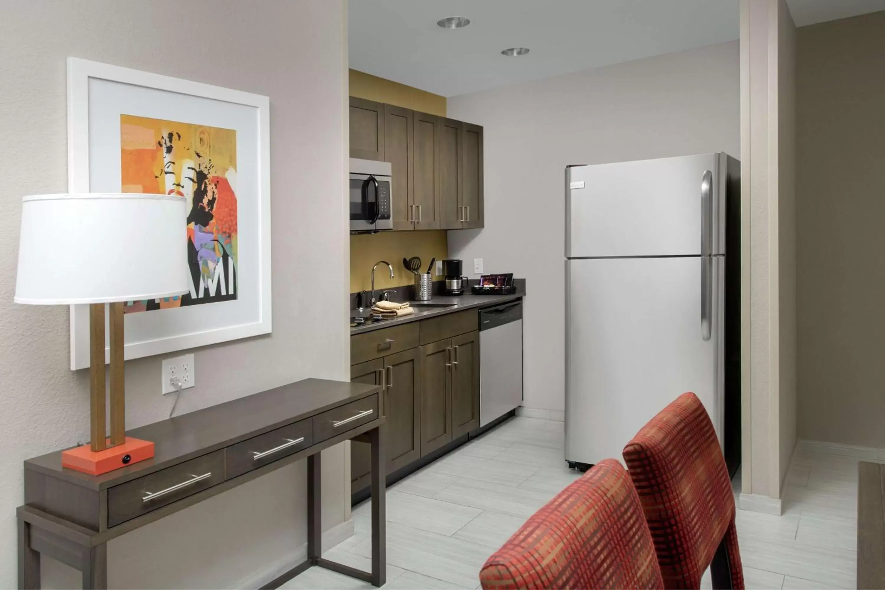 Bedroom, Kitchen/Kitchenette in Homewood Suites by Hilton Miami Downtown/Brickell