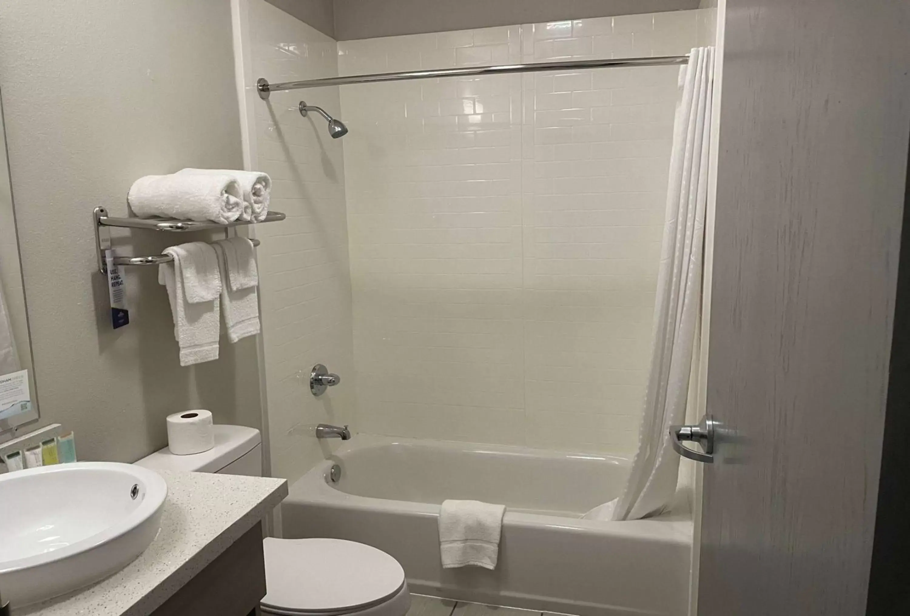 TV and multimedia, Bathroom in Microtel Inn & Suites by Wyndham Bossier City